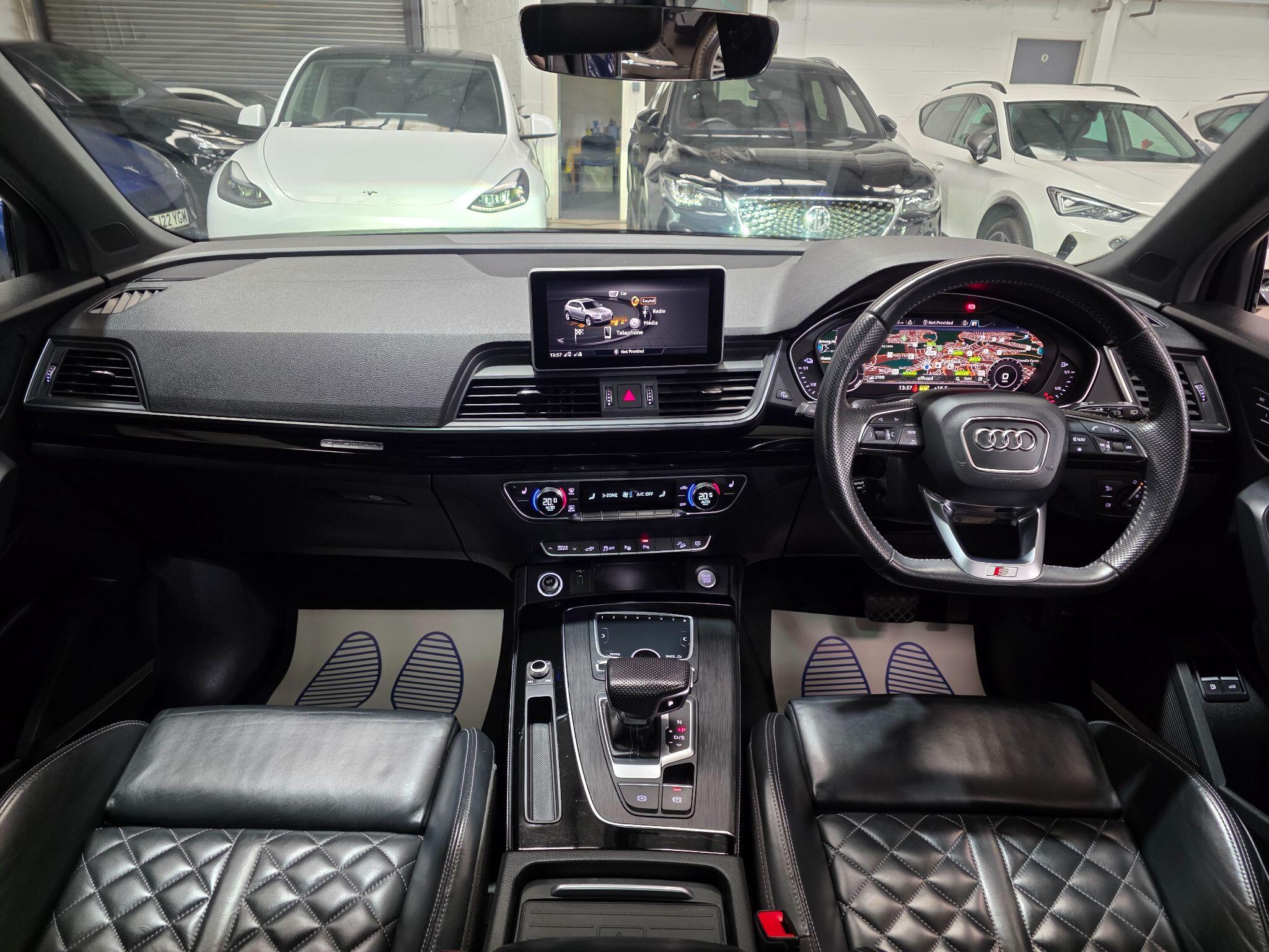 Audi Q5 view 5