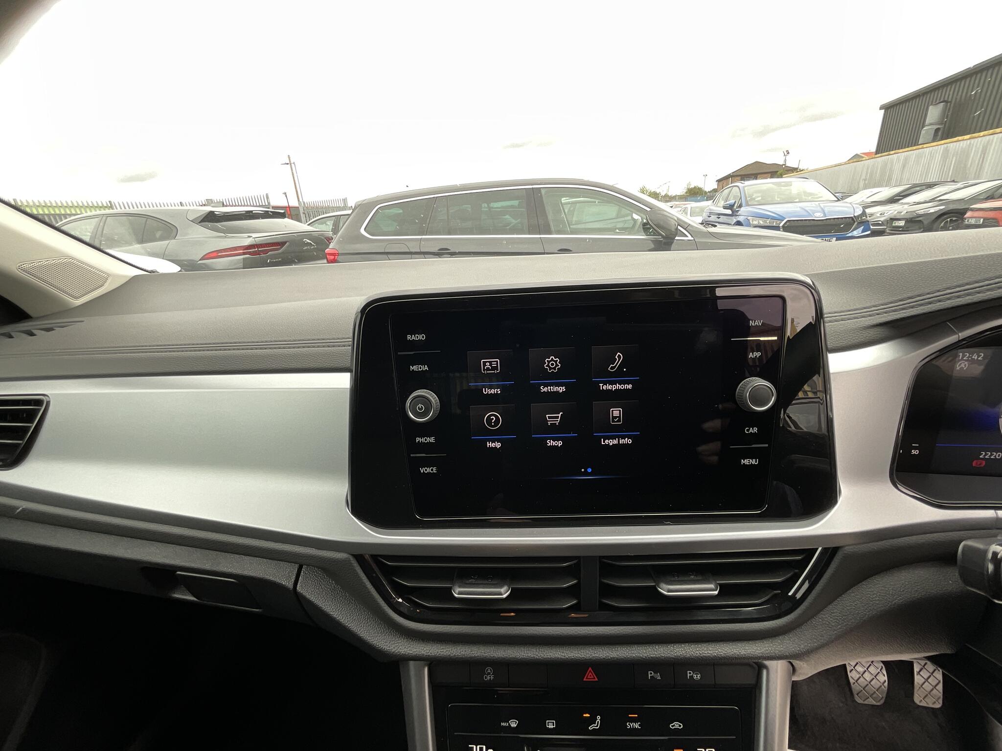 Volkswagen T-Roc view 30