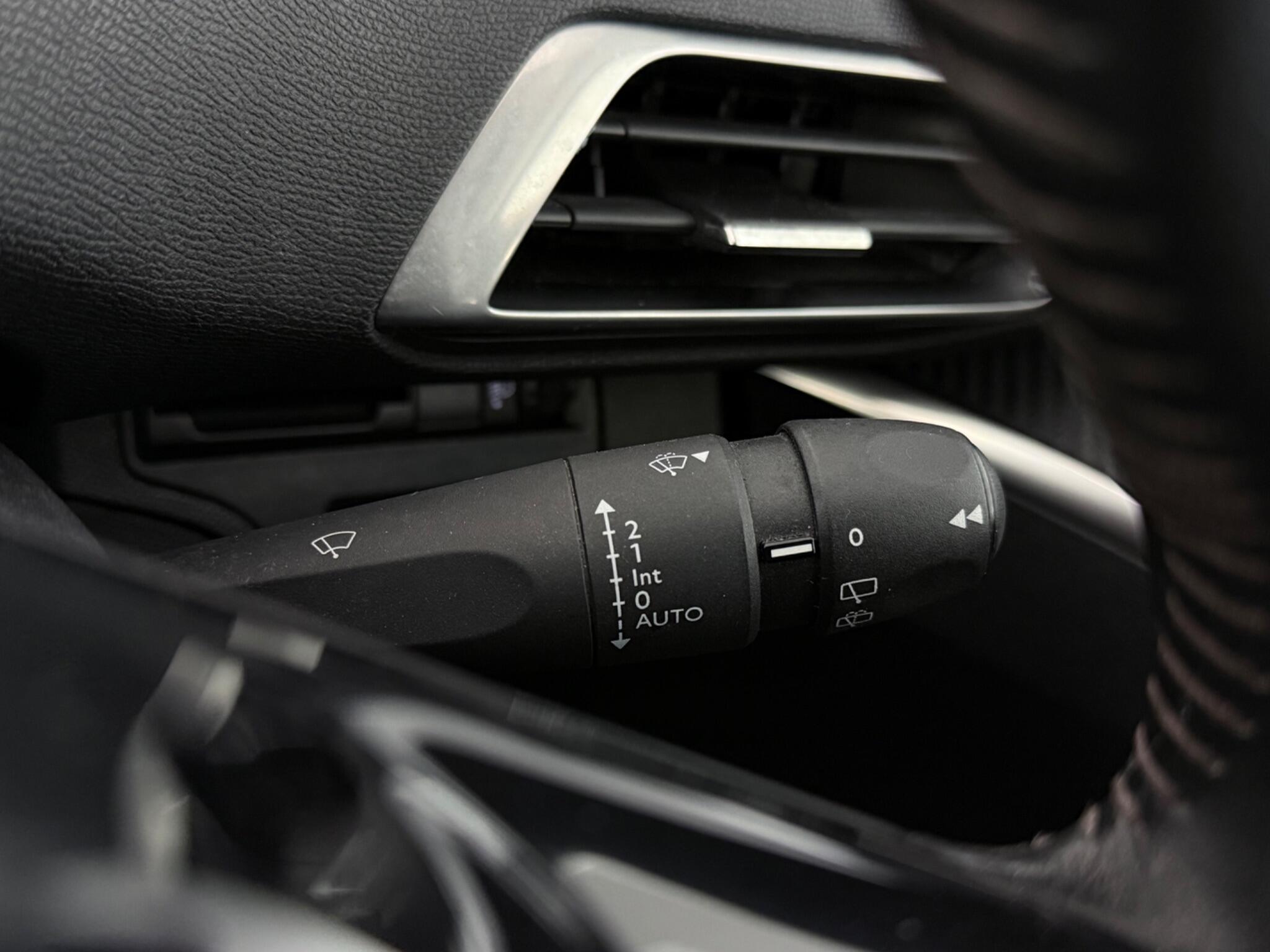 Peugeot 5008 view 17