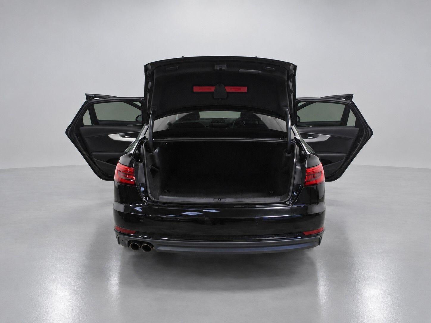 Audi A4 view 23