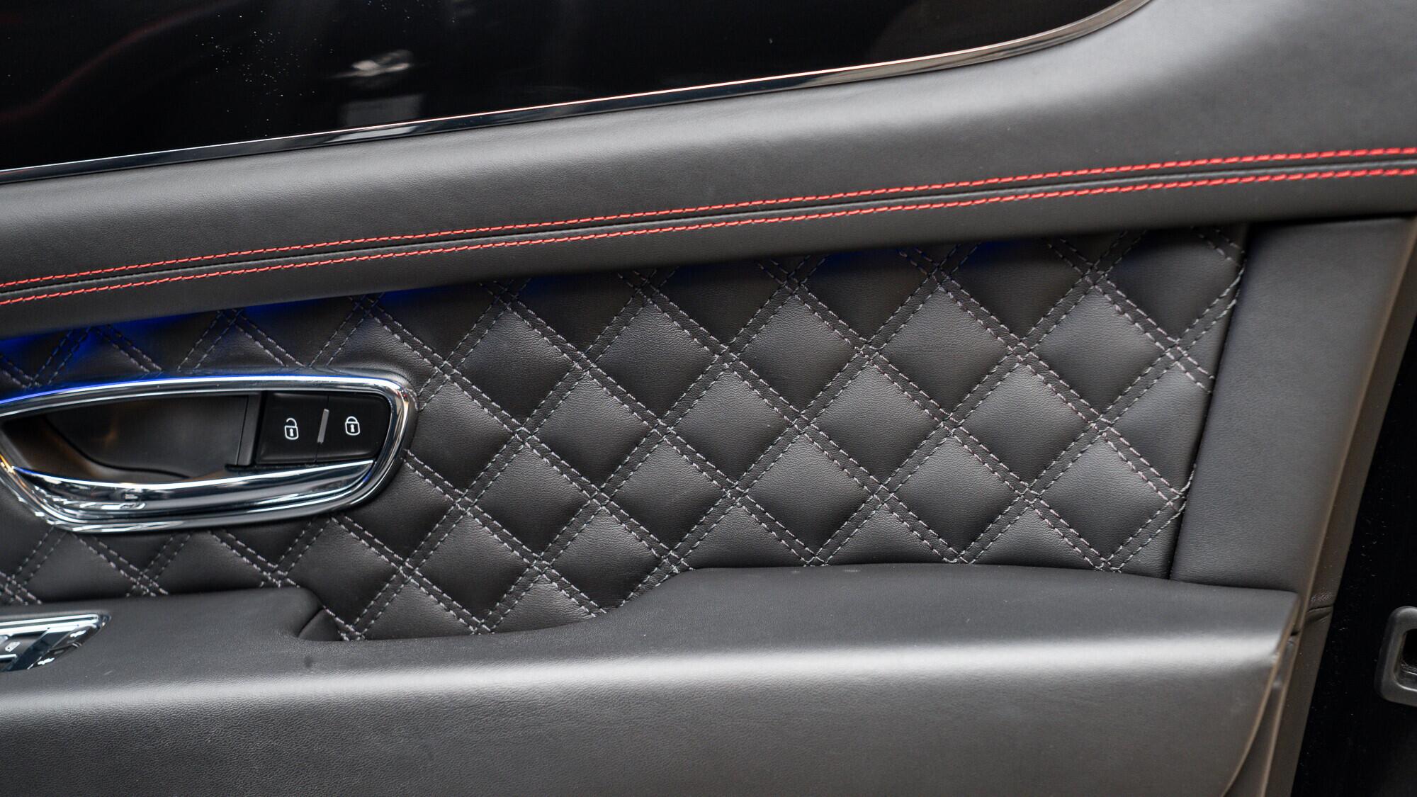 Bentley Bentayga view 35
