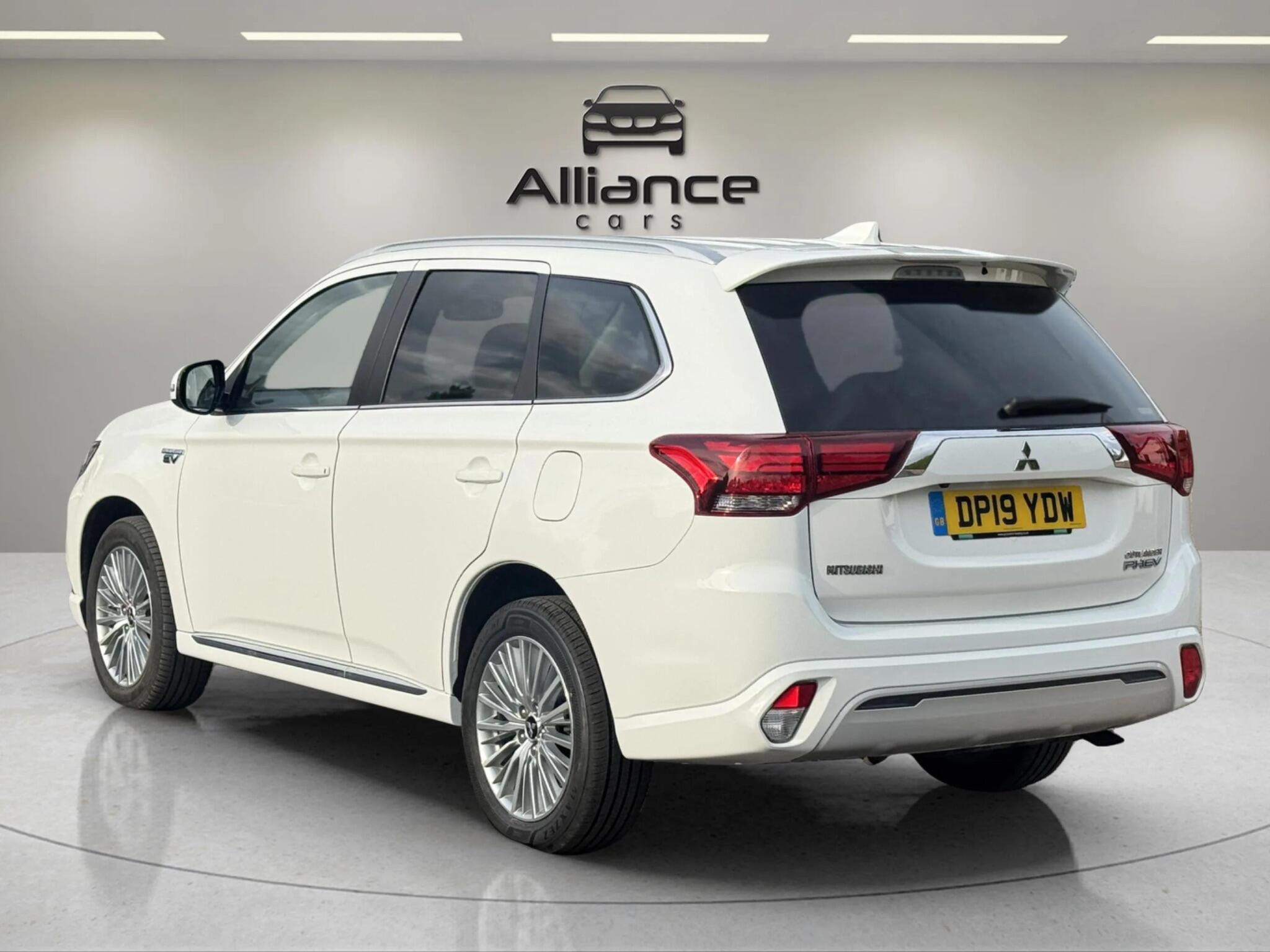 Mitsubishi Outlander view 24