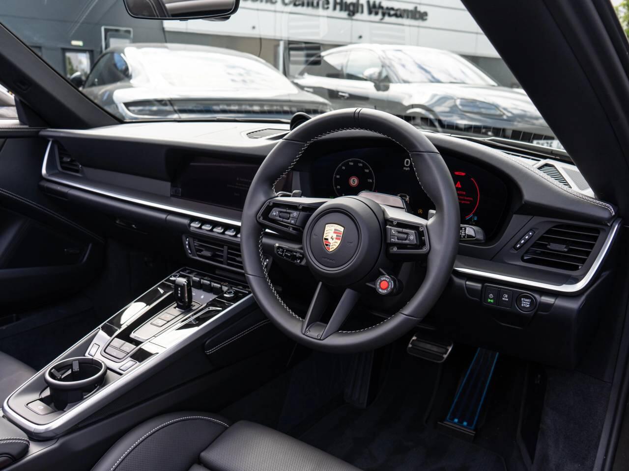 Porsche 911 view 4