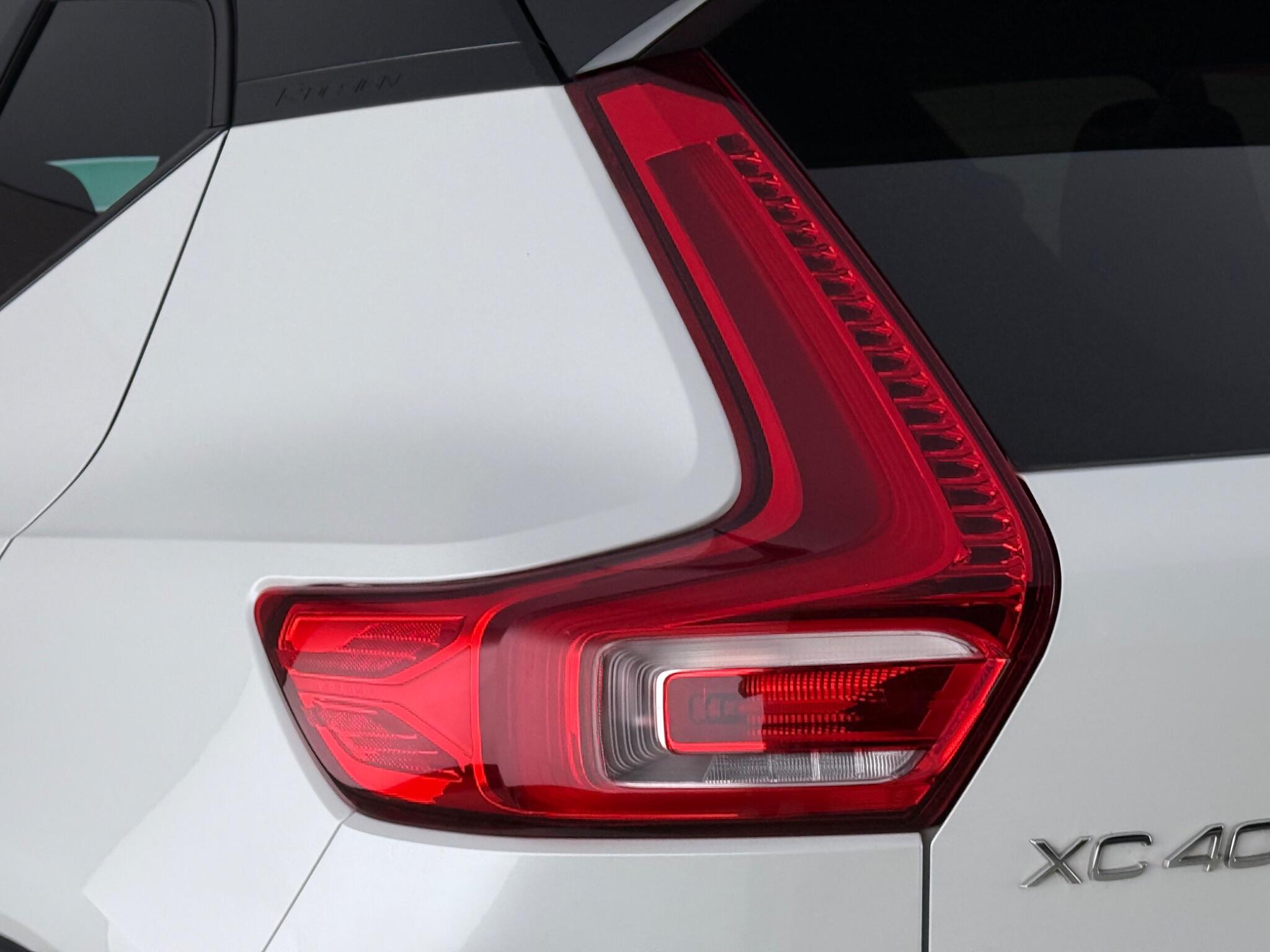 Volvo XC40 view 11