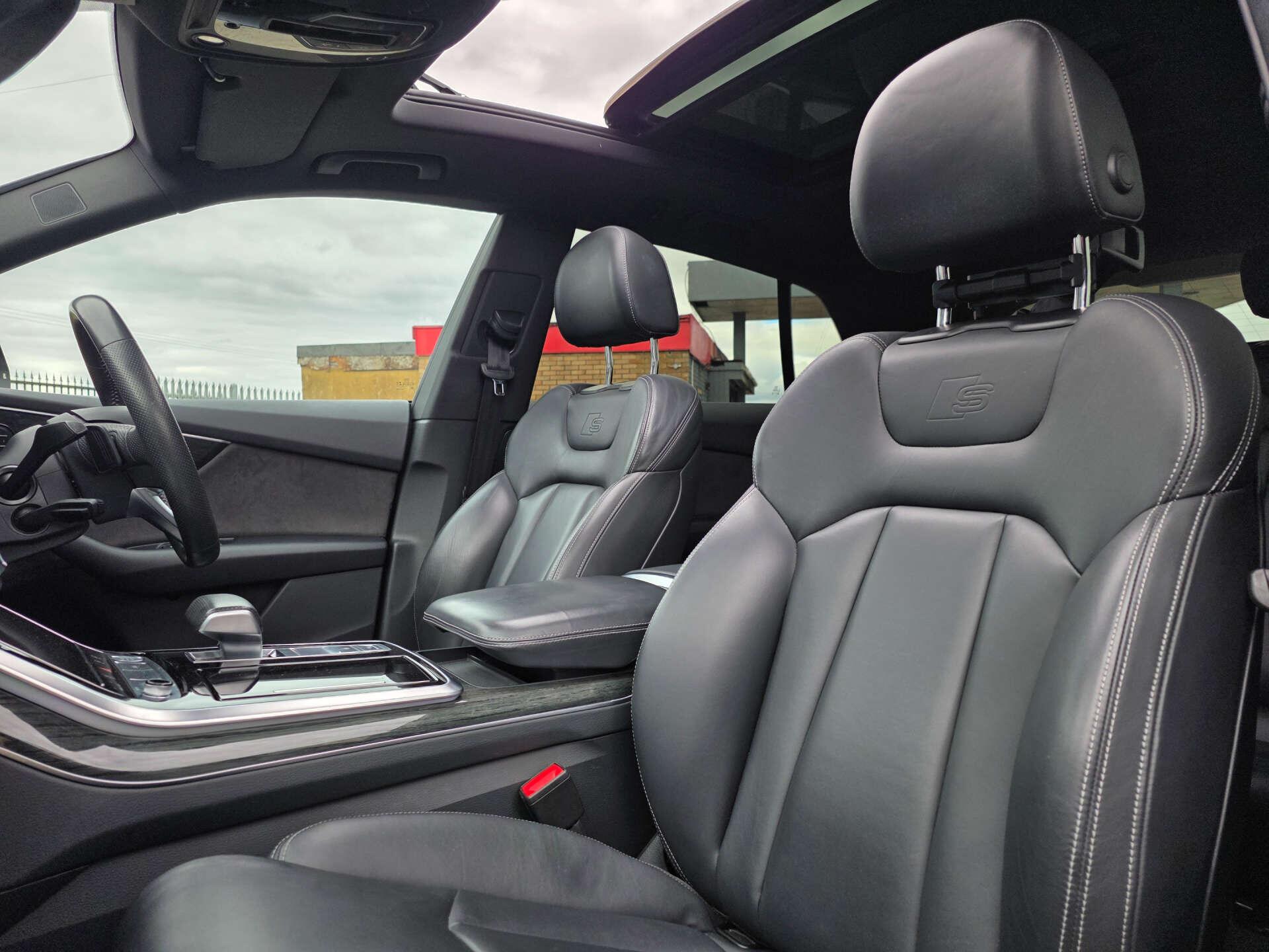 Audi Q8 view 19