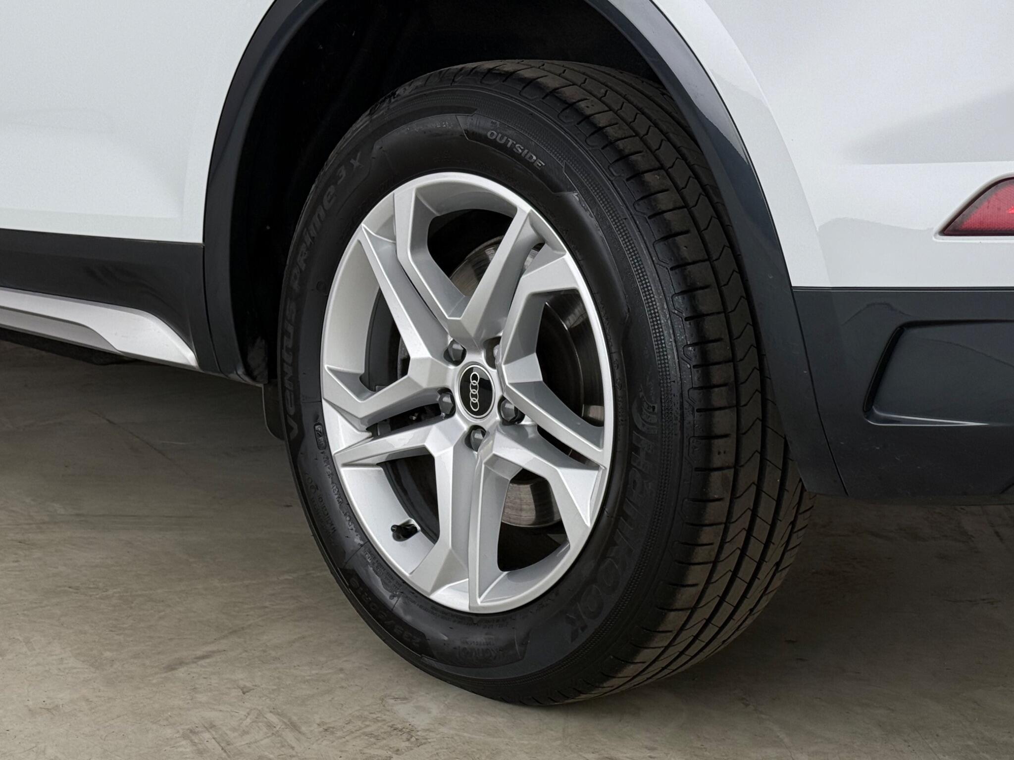 Audi Q5 view 9