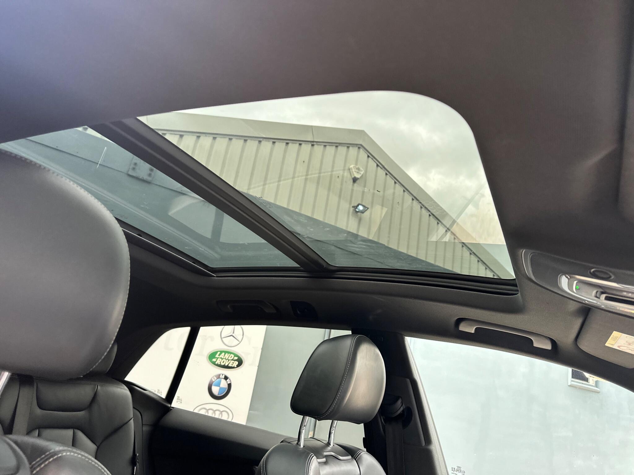 Audi Q8 view 20