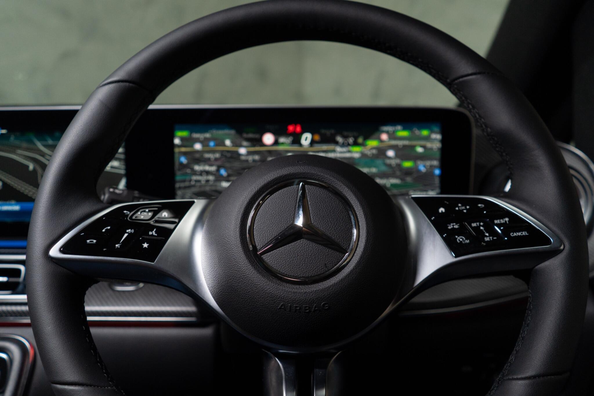 Mercedes-Benz V-Class view 32