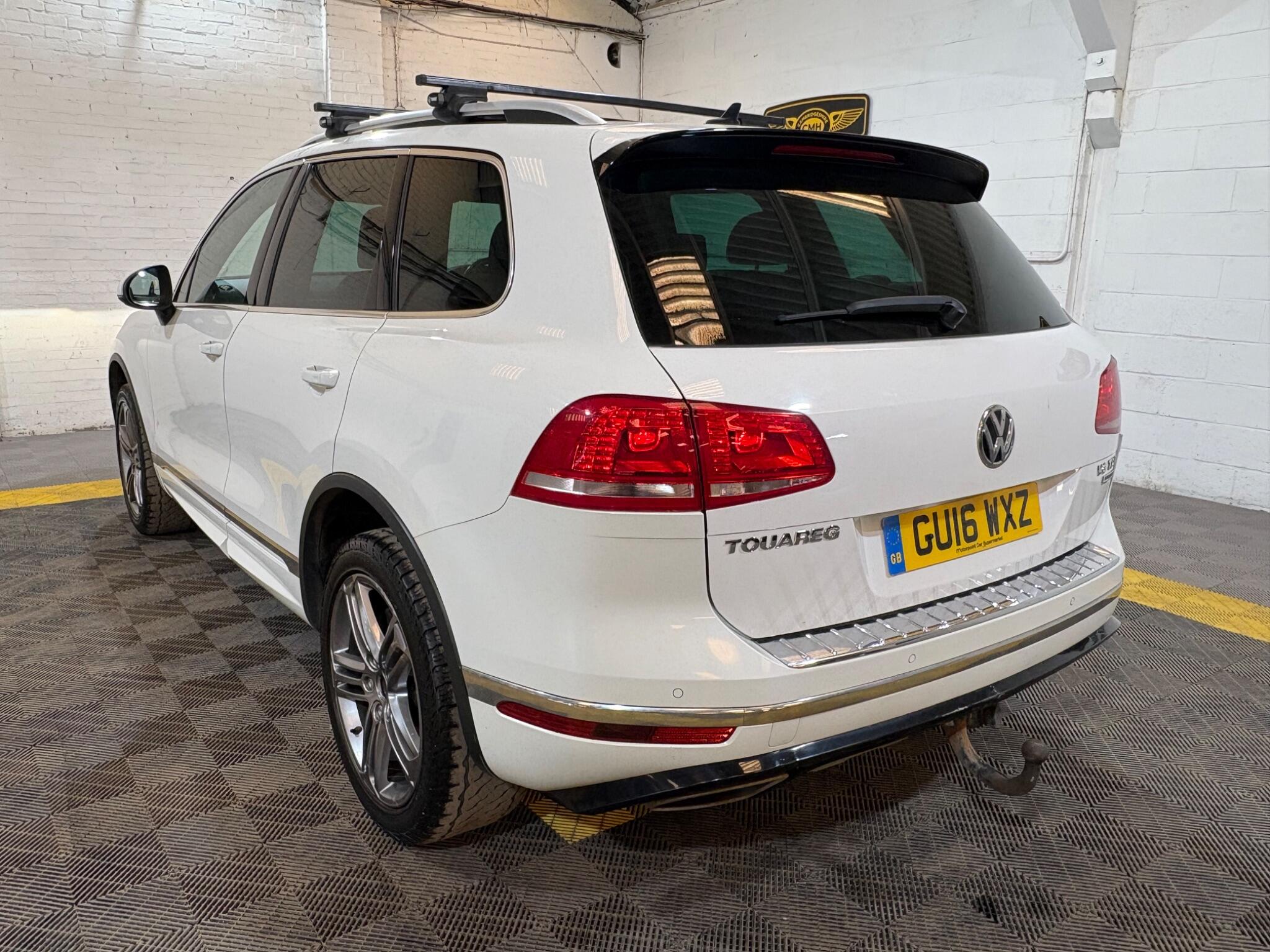 Volkswagen Touareg view 2