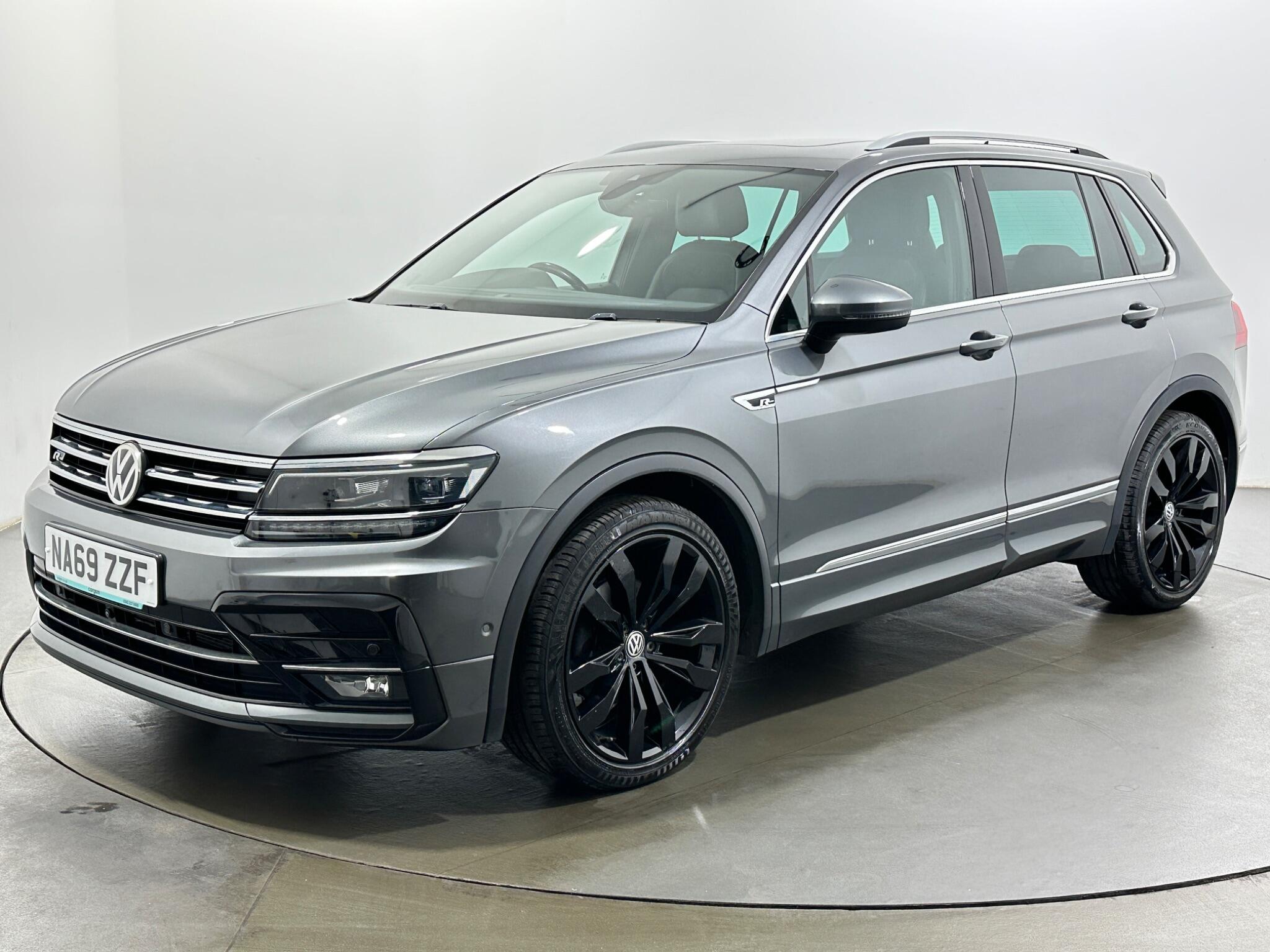Volkswagen Tiguan view 4