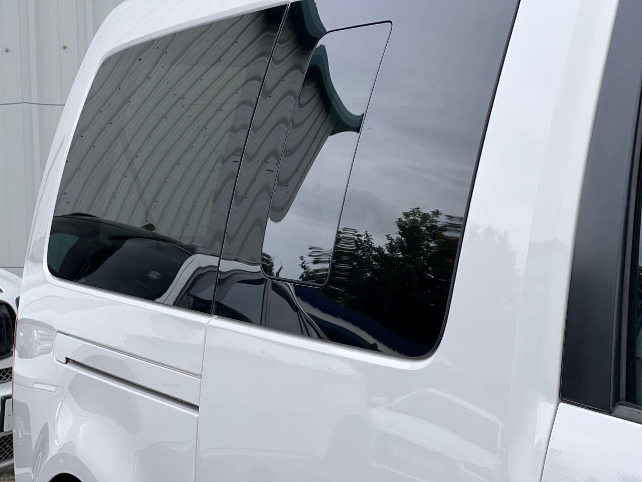 Volkswagen Caddy Maxi Life view 18