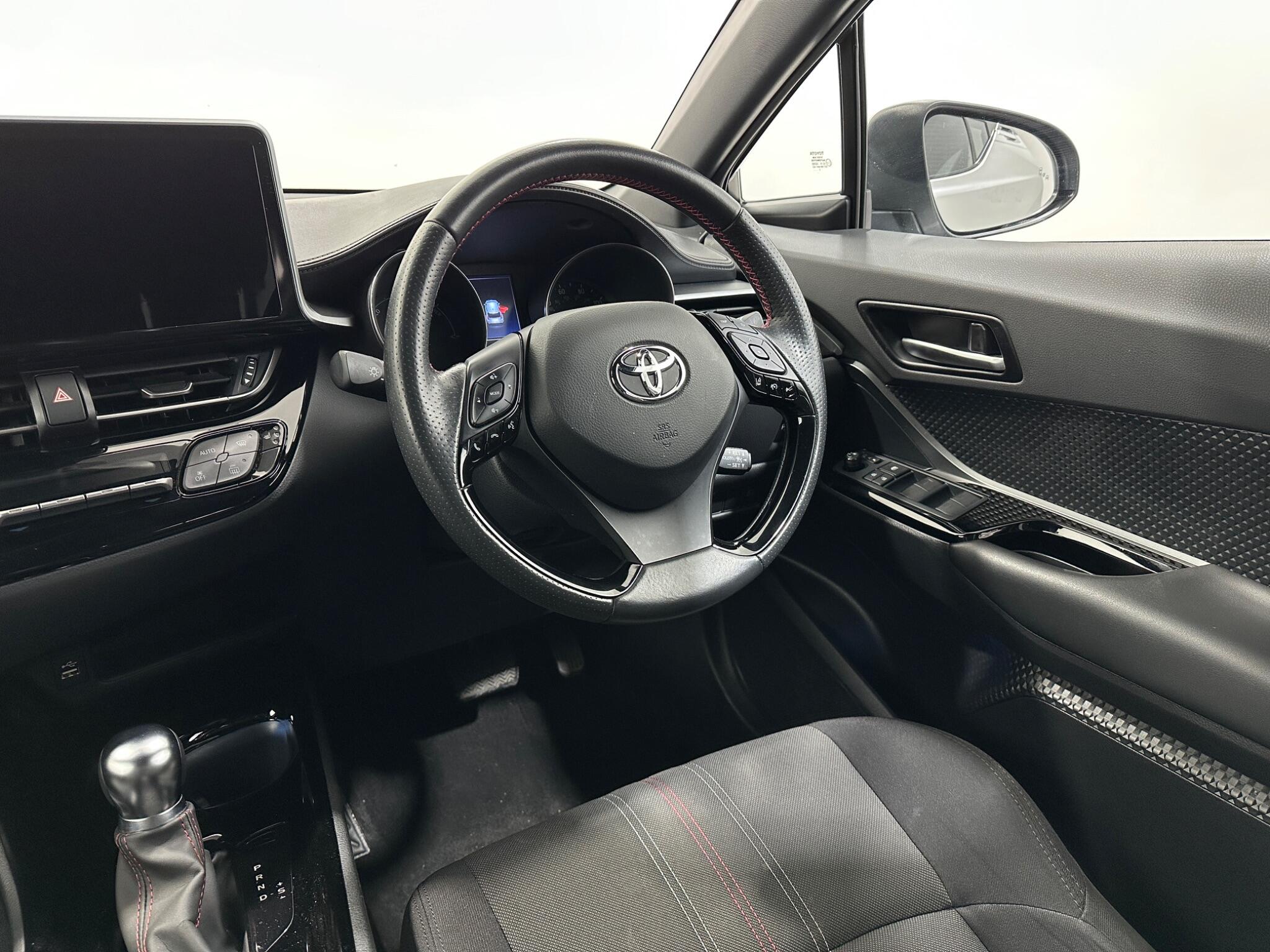 Toyota C-HR view 12