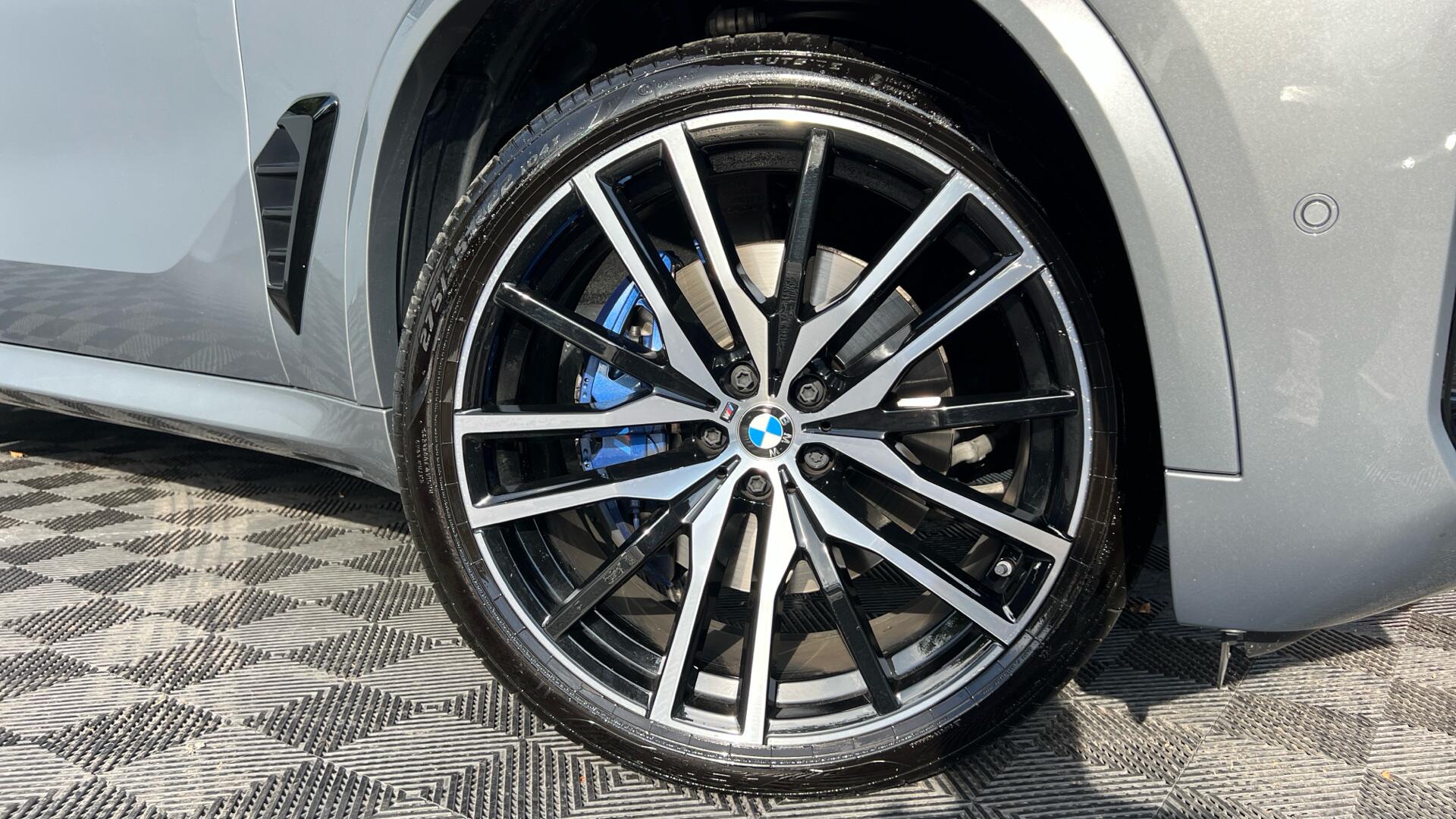 BMW X5 view 25