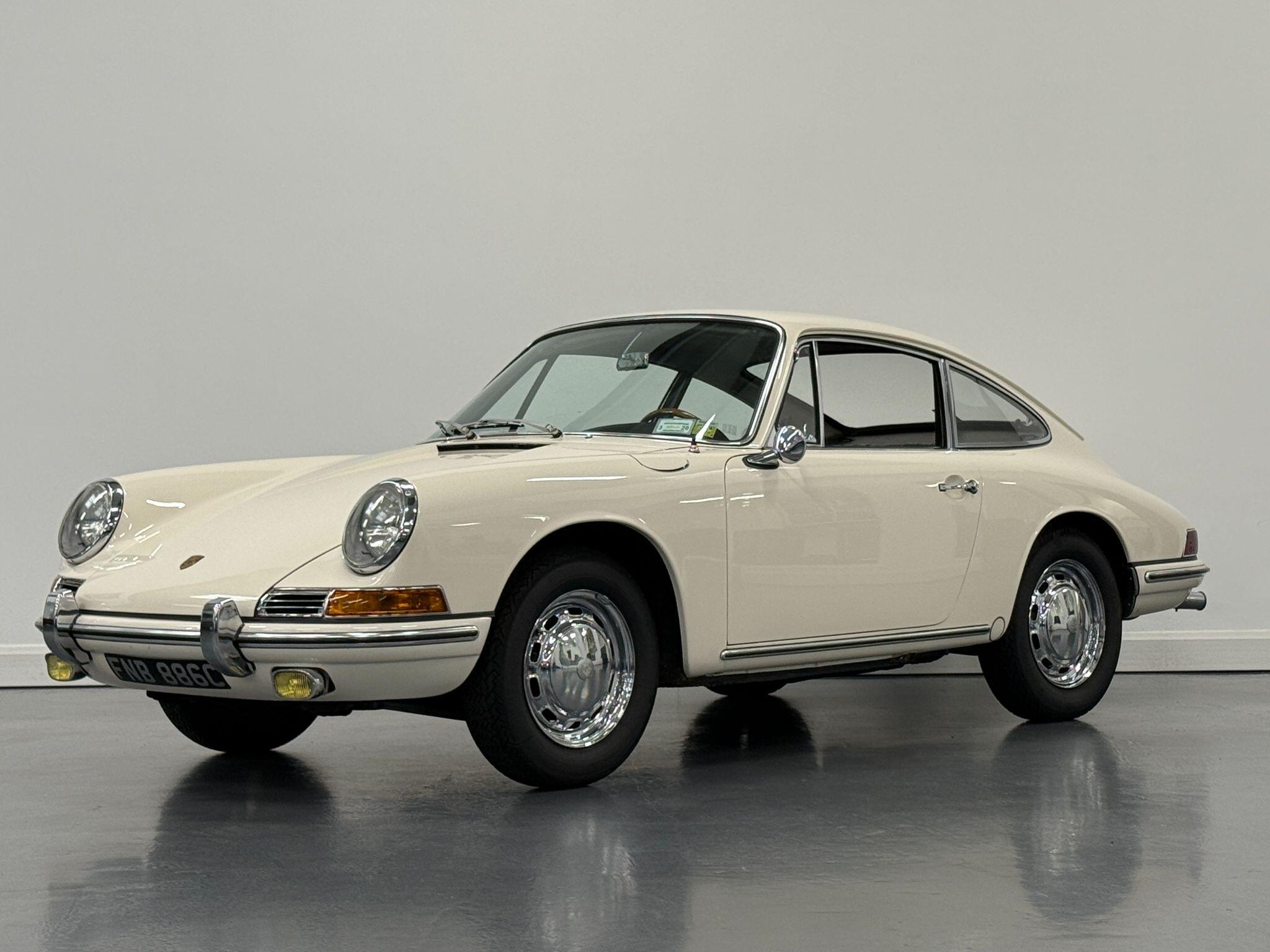 Porsche 911 view 6