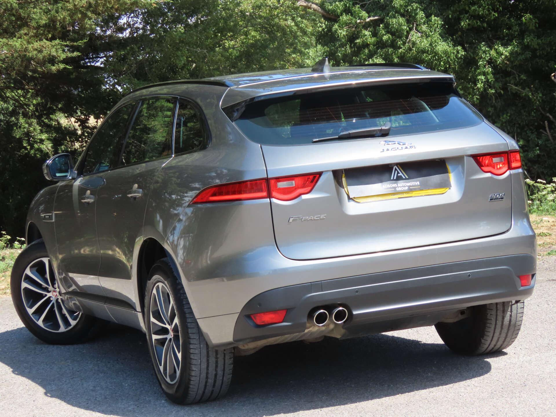 Jaguar F-Pace view 7