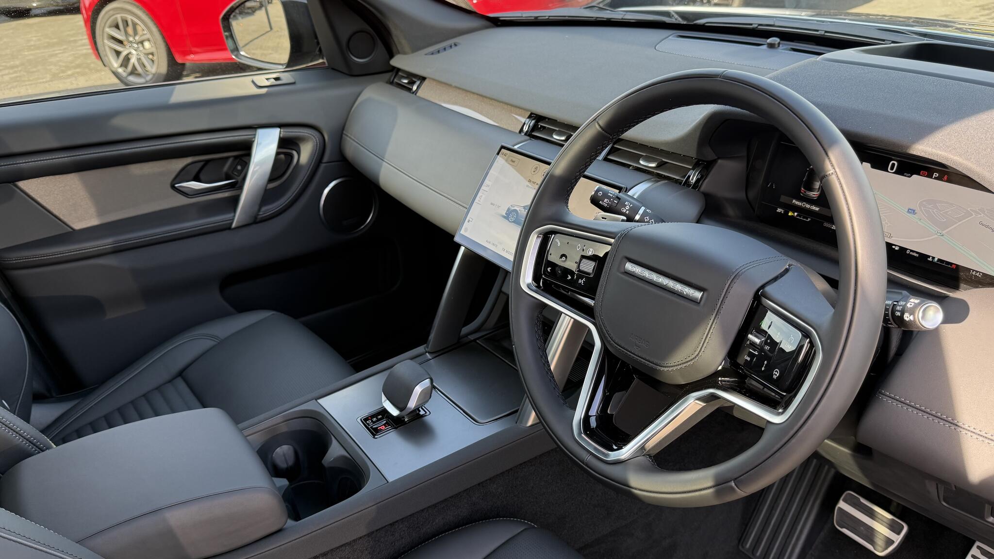 Land Rover Discovery Sport view 52