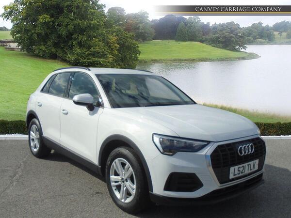 White 2021 Audi Q3 SUV/Crossover Front-wheel drive Manual