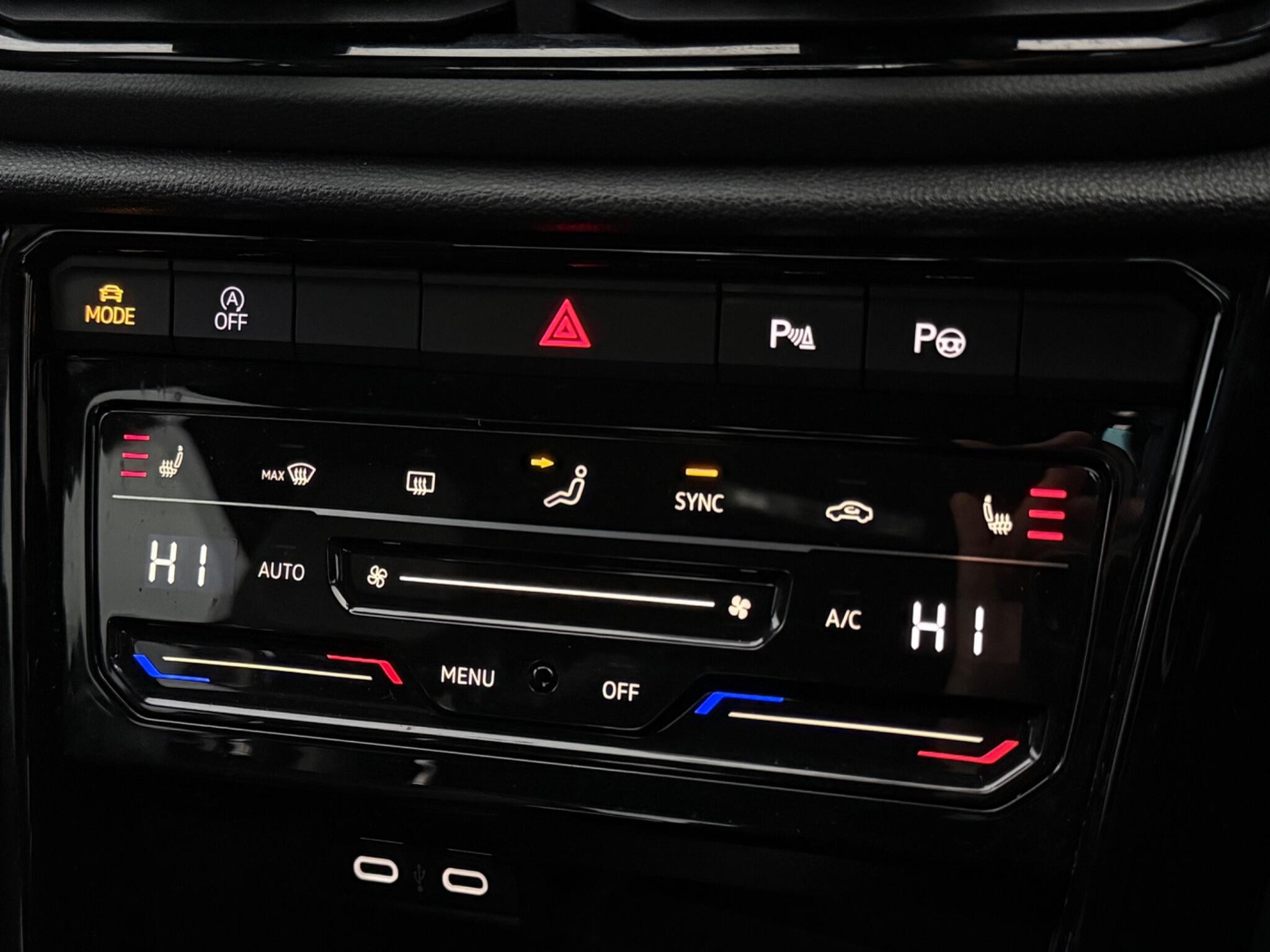 Volkswagen T-Roc view 27