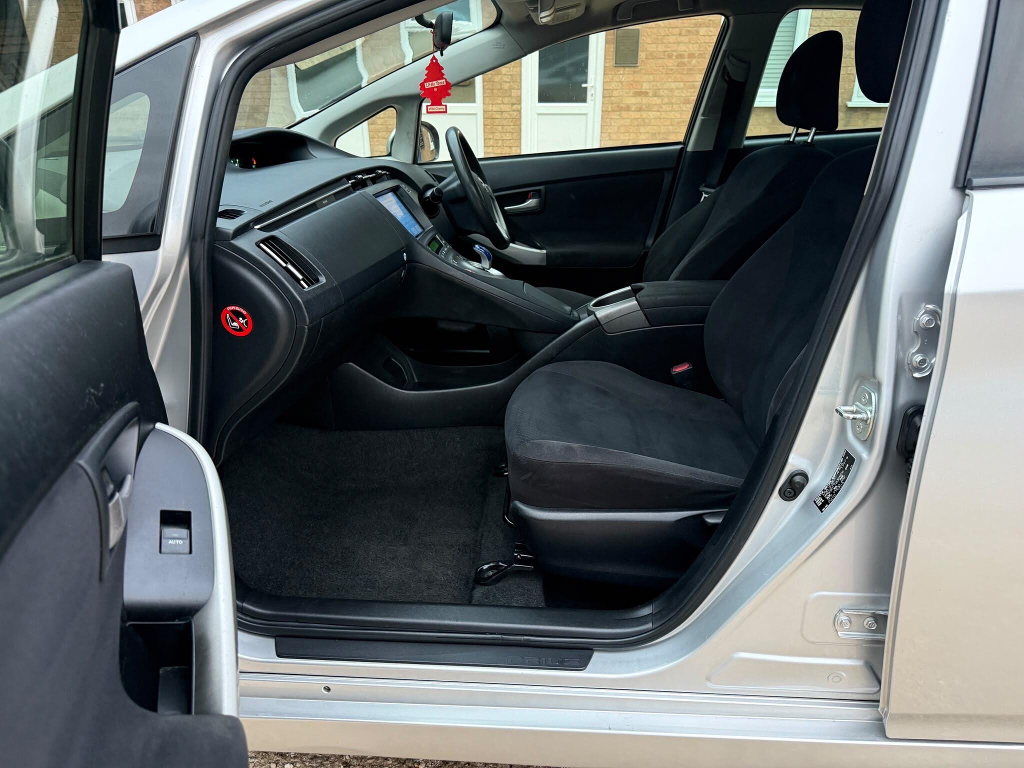 Toyota Prius view 13