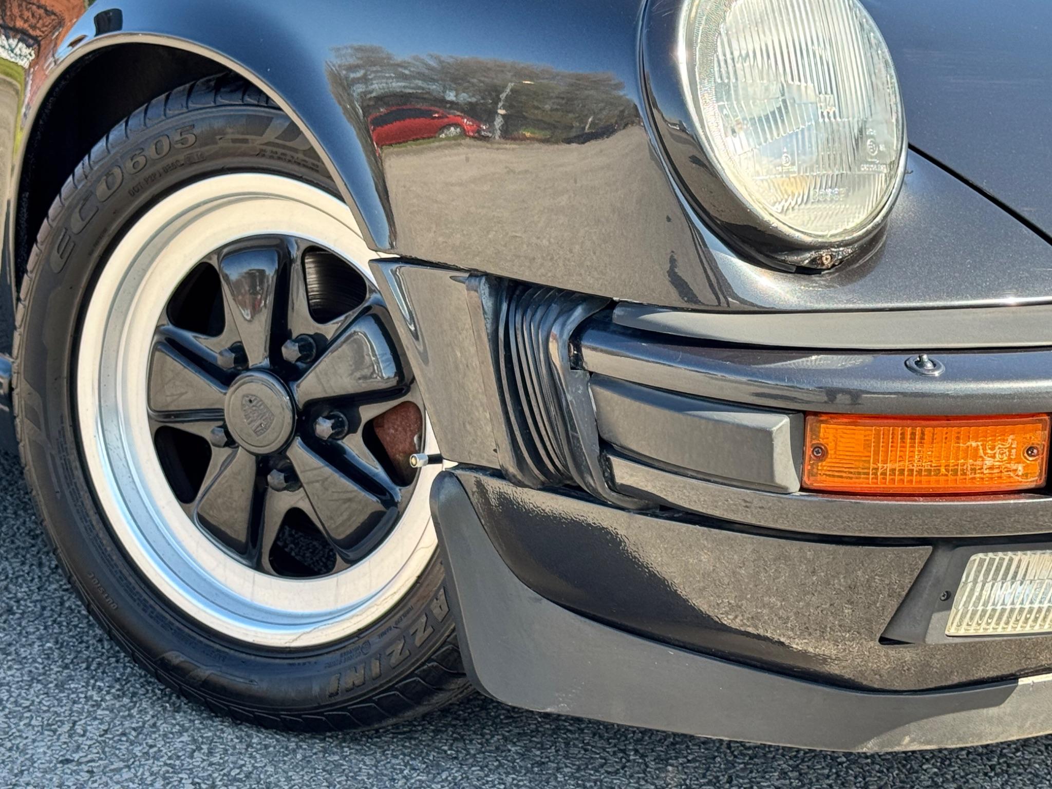 Porsche 911 view 35