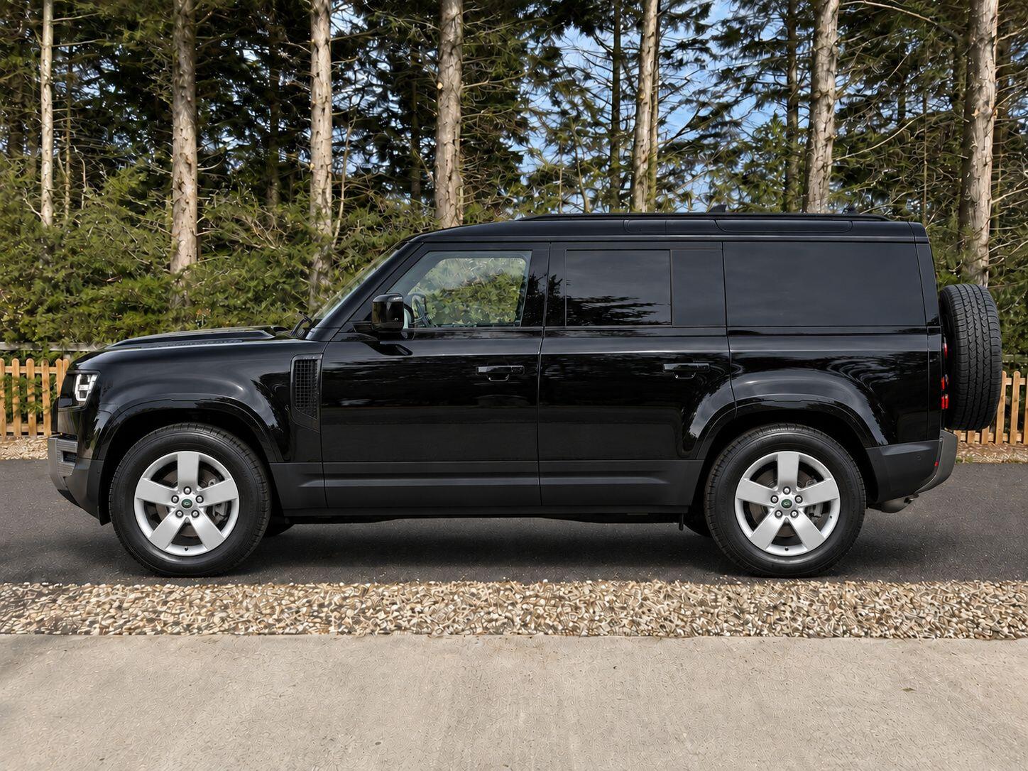 Land Rover Defender view 5