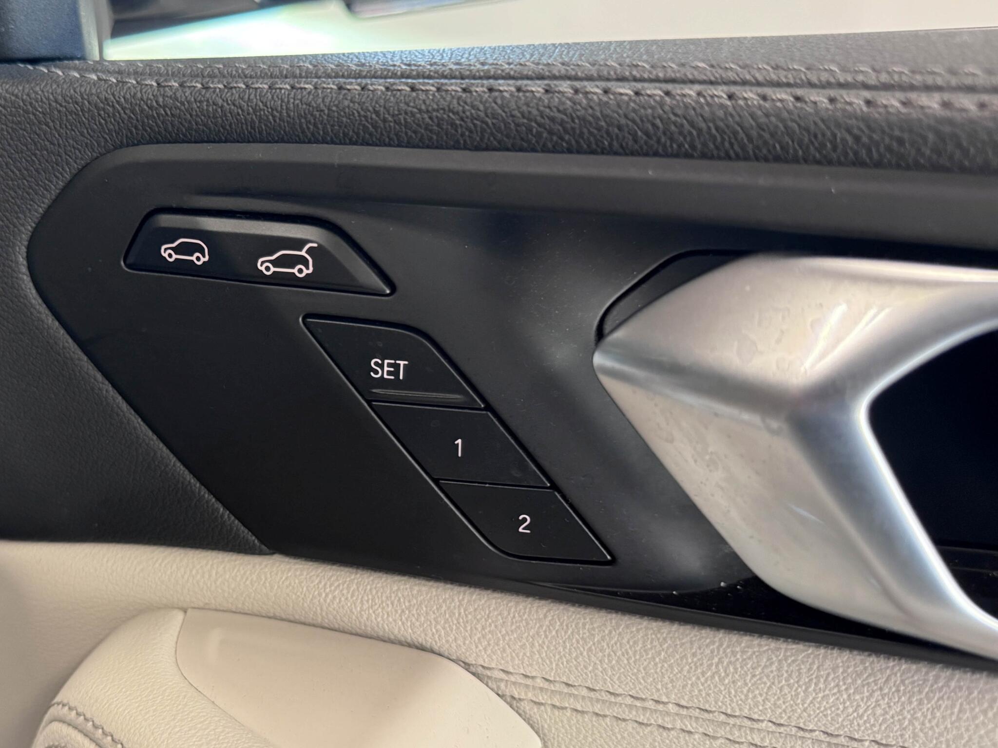 BMW X6 view 21