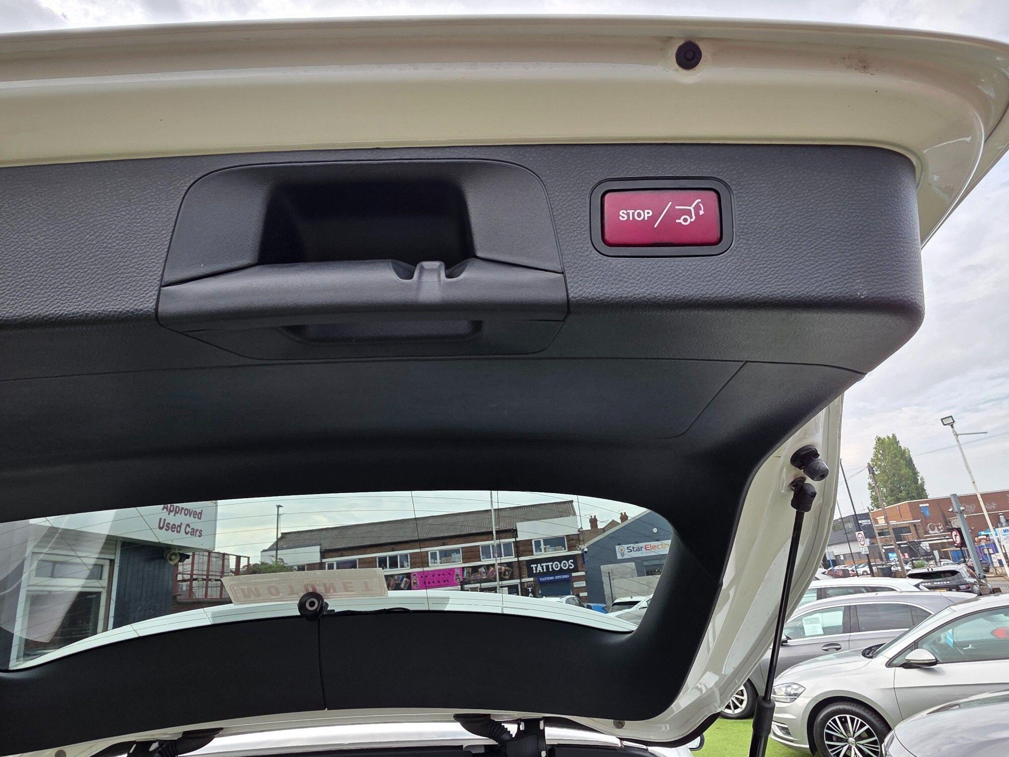 Mercedes-Benz GLC view 21