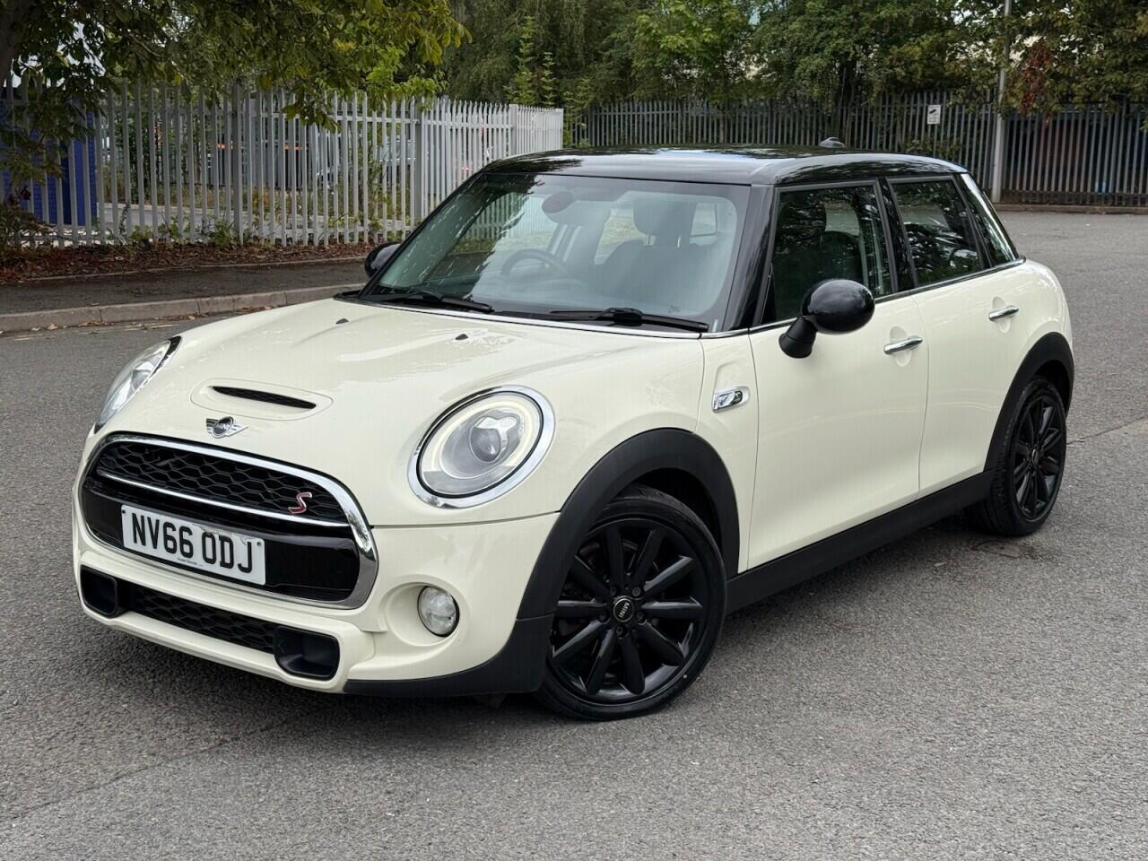 Mini Cooper view 3