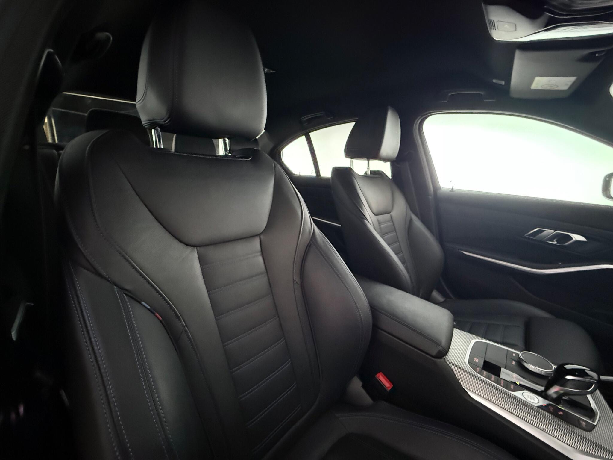 BMW 3 Series view 32