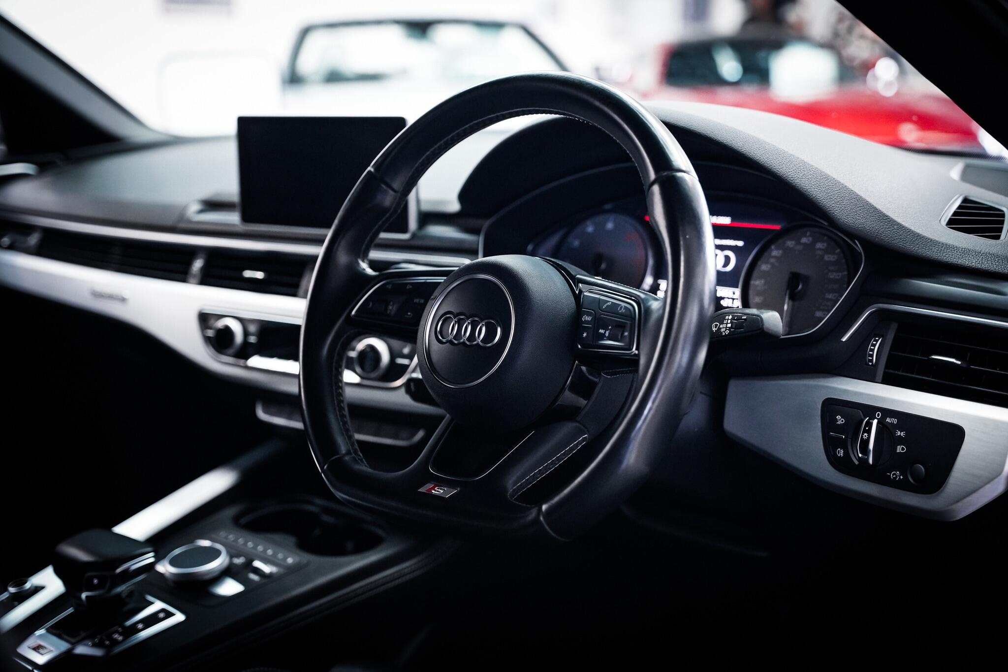 Audi S4 view 18