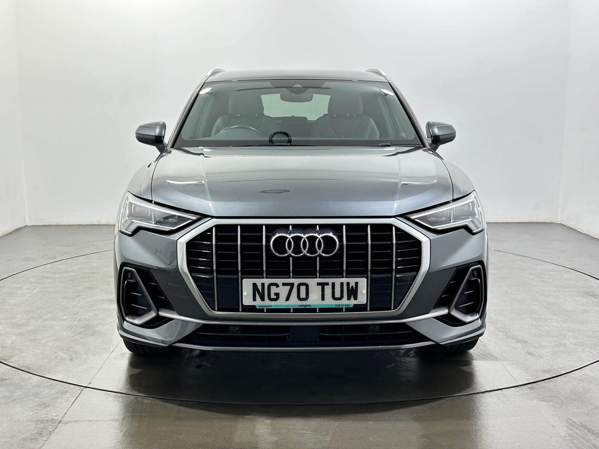 Audi Q3 view 3