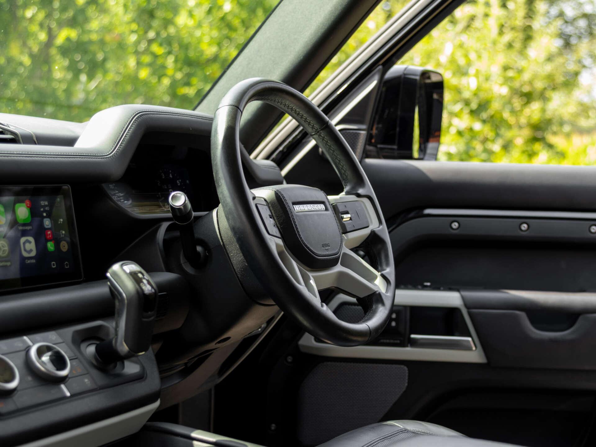 Land Rover Defender view 33