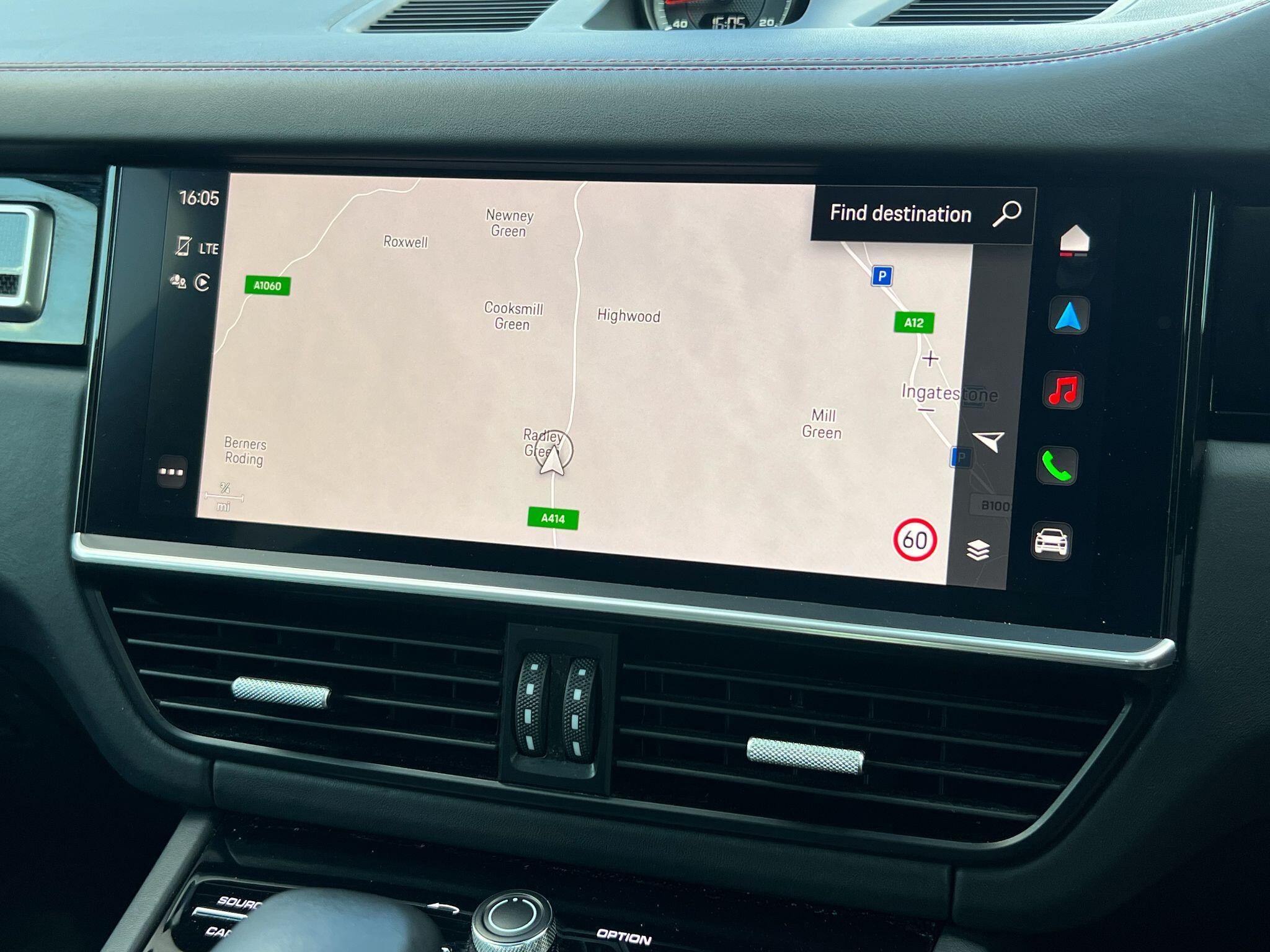 Porsche Cayenne view 19