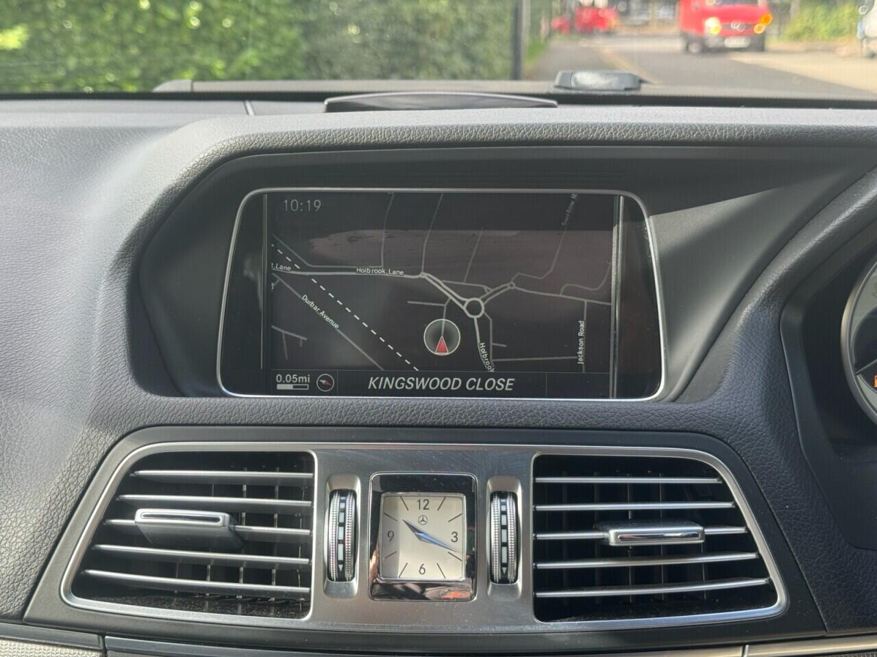 Mercedes-Benz E-Class view 23