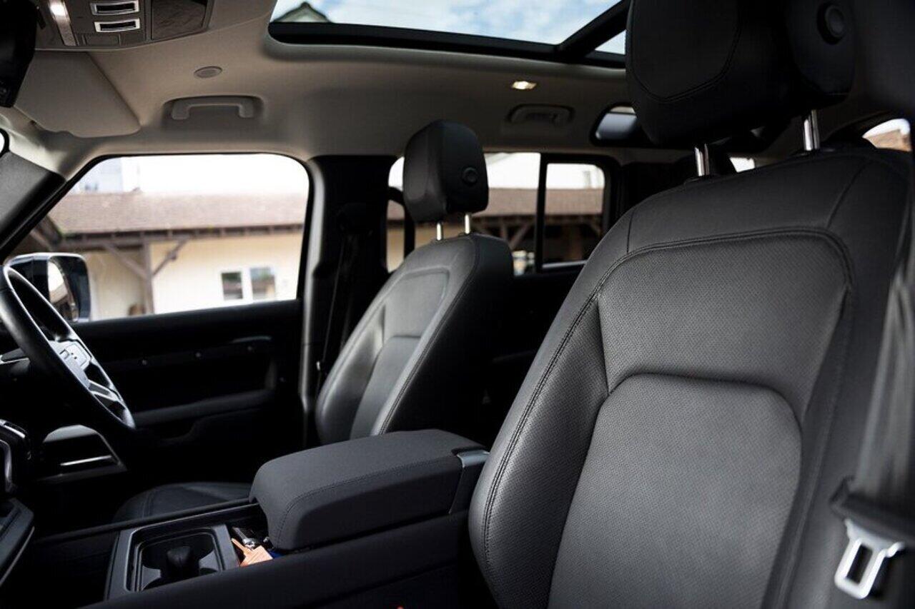 Land Rover Defender view 12