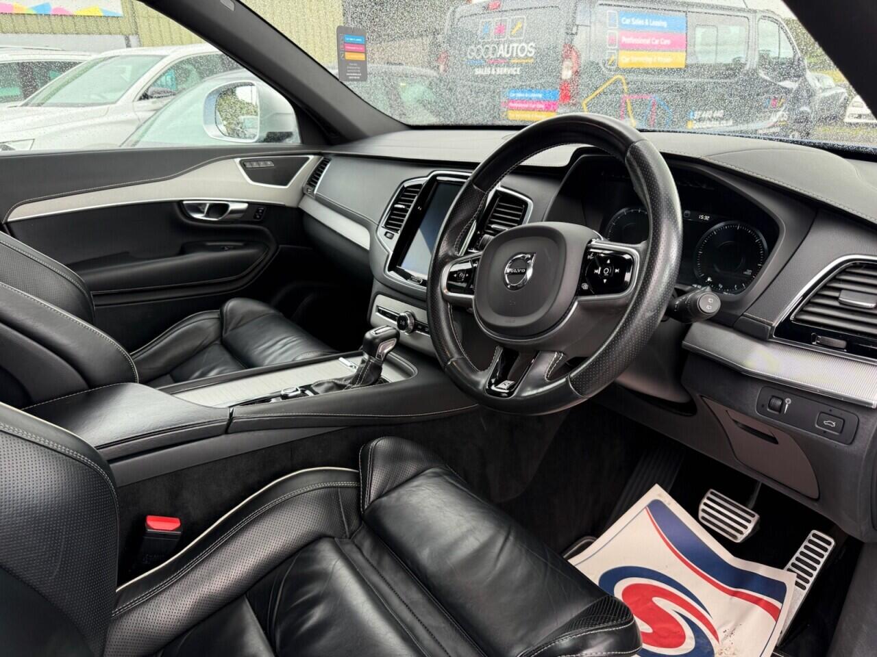 Volvo XC90 view 11