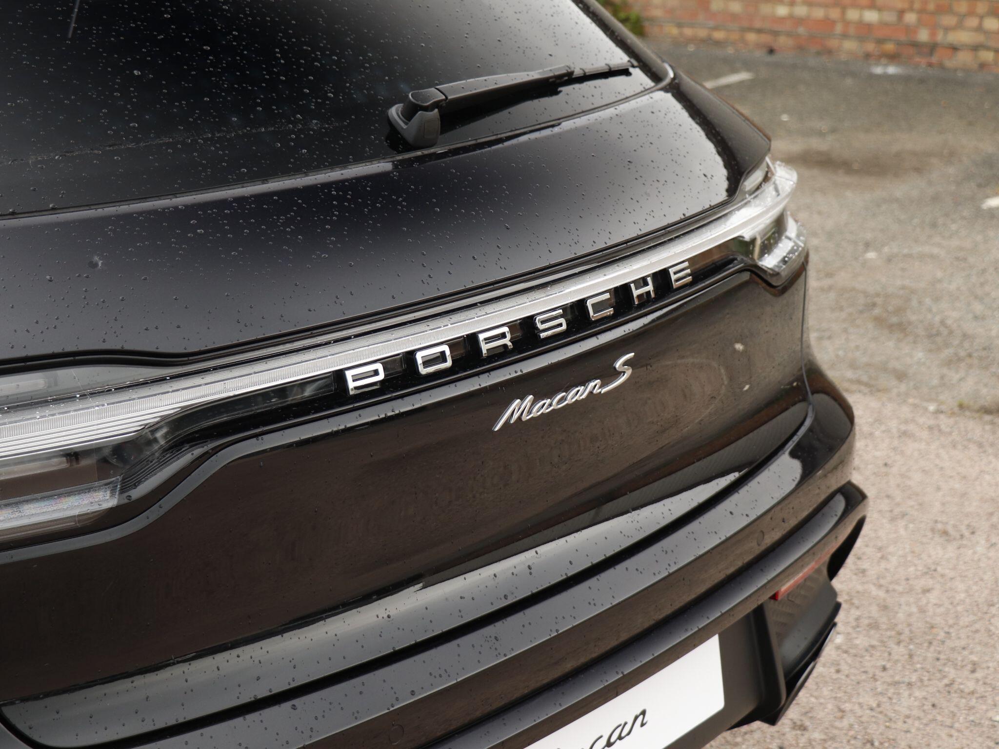 Porsche Macan view 28