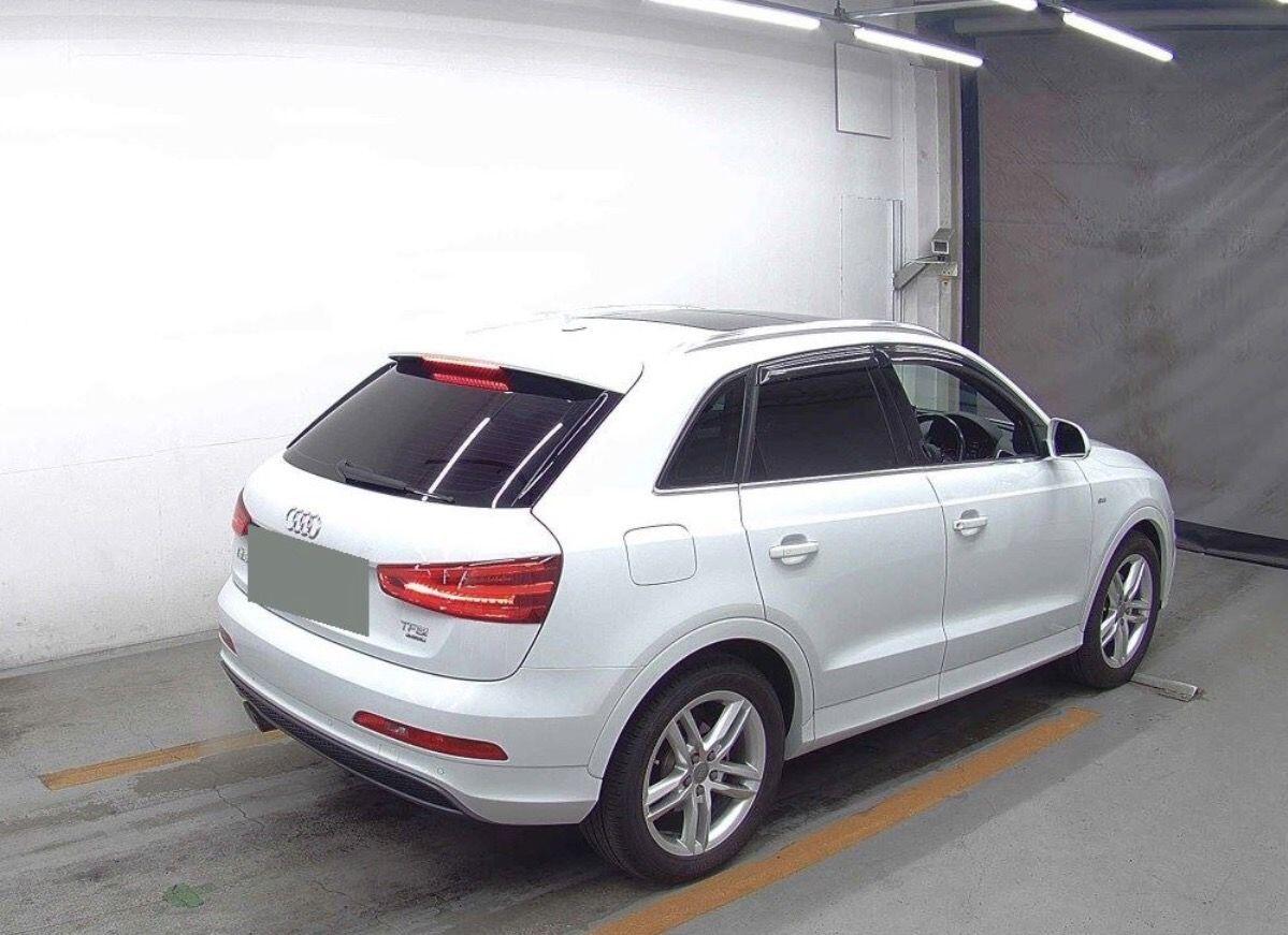 Audi Q3 view 4