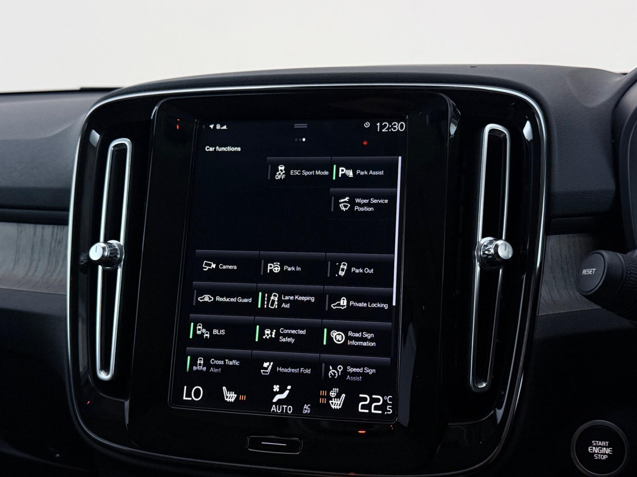 Volvo XC40 view 27
