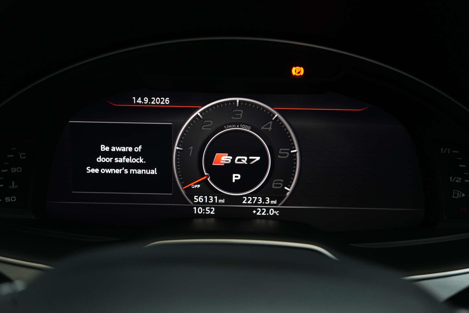 Audi SQ7 view 42