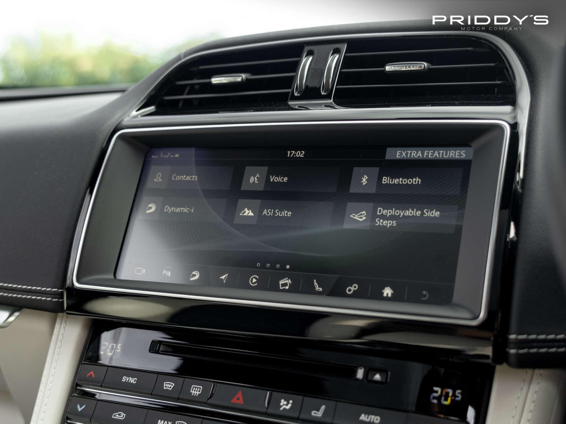 Jaguar F-Pace view 40
