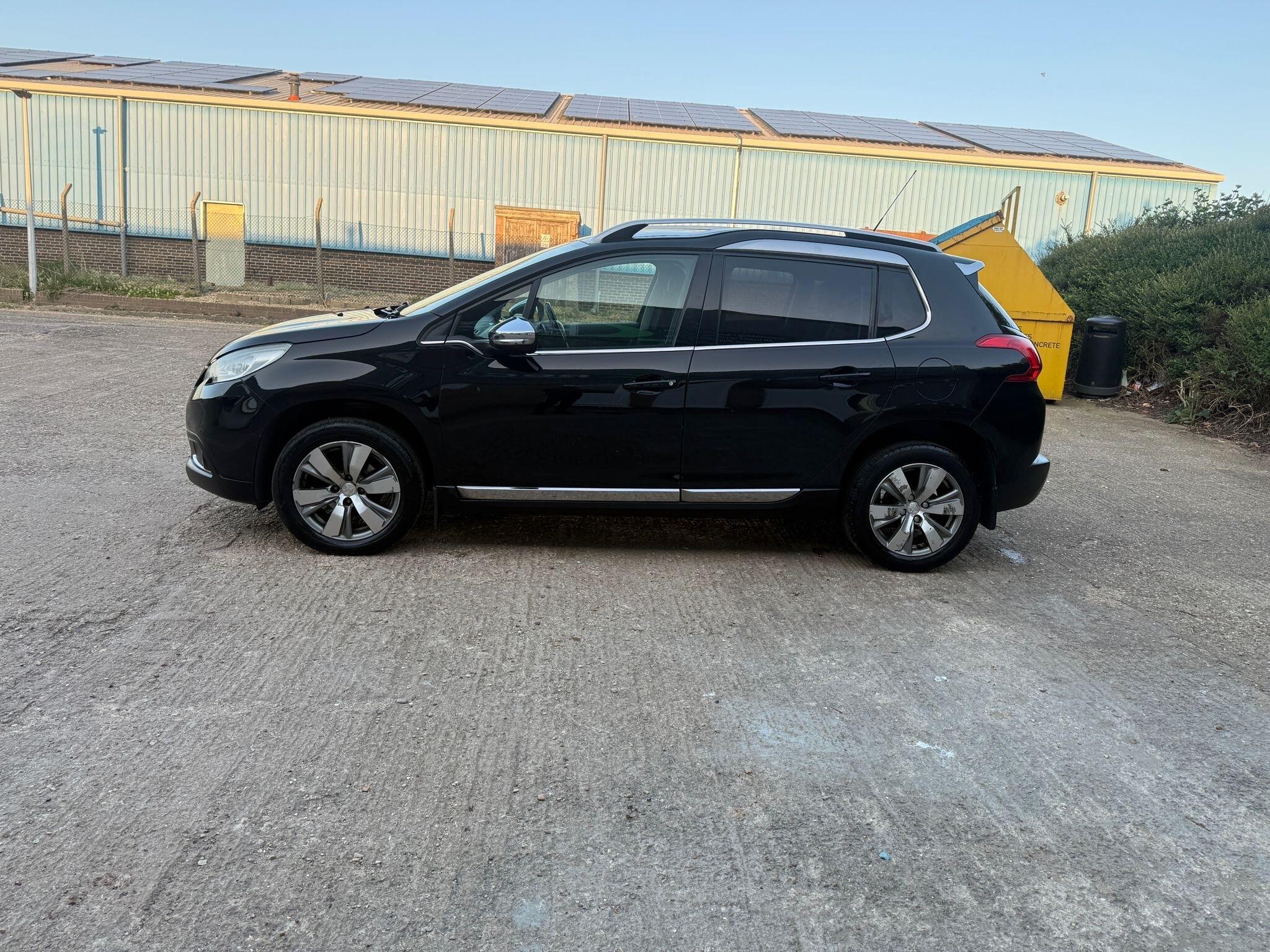 Peugeot 2008 view 5