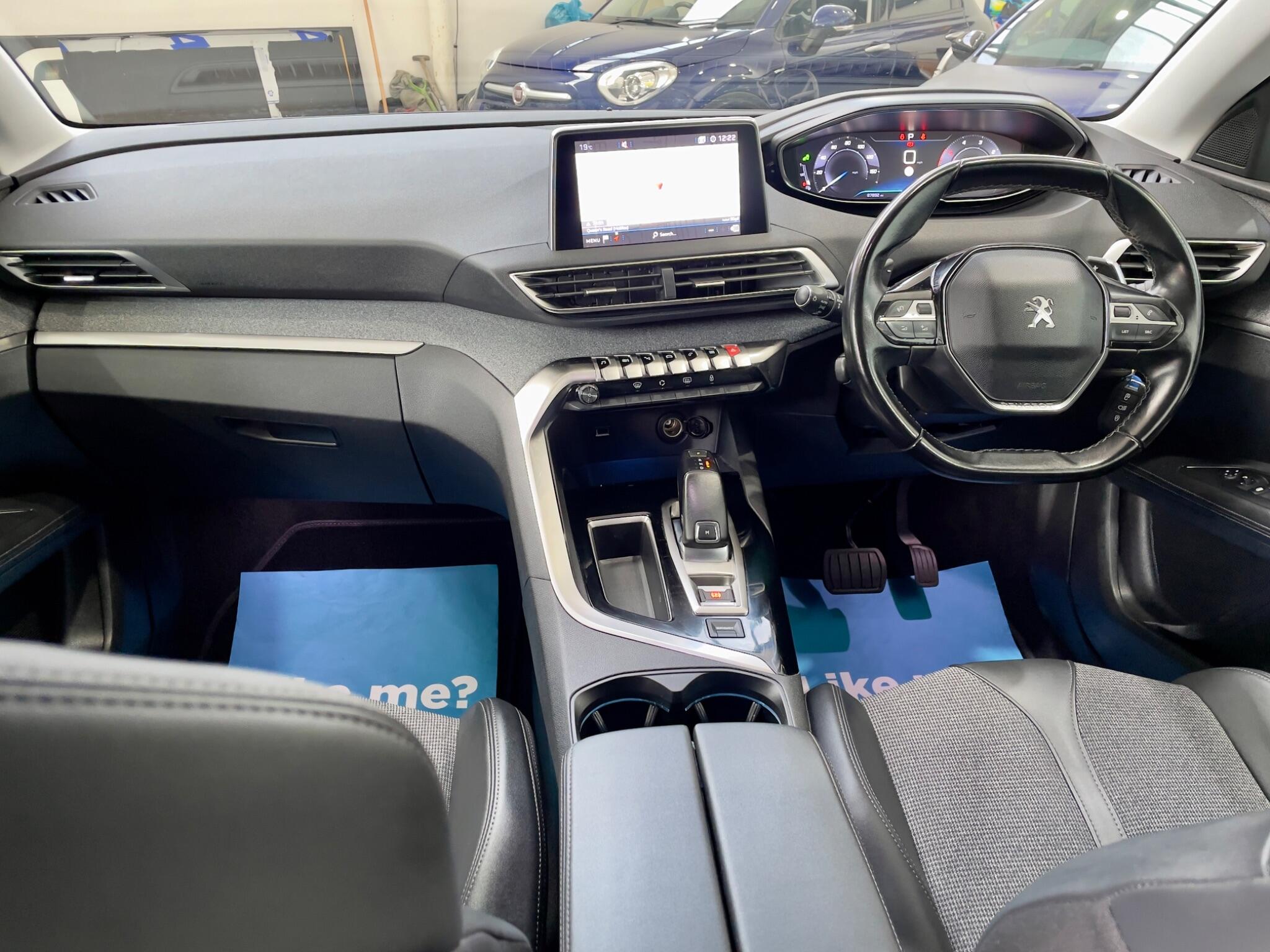 Peugeot 3008 view 9