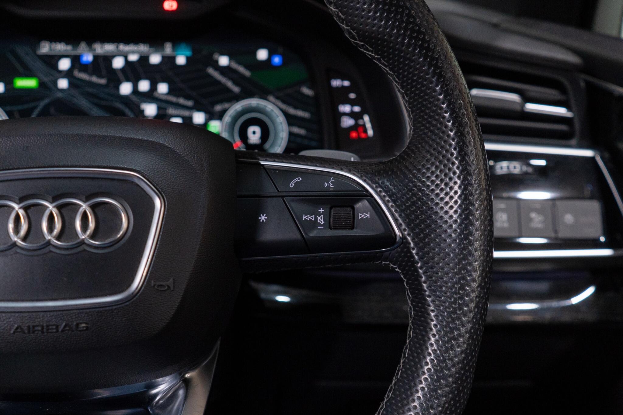 Audi Q7 view 28