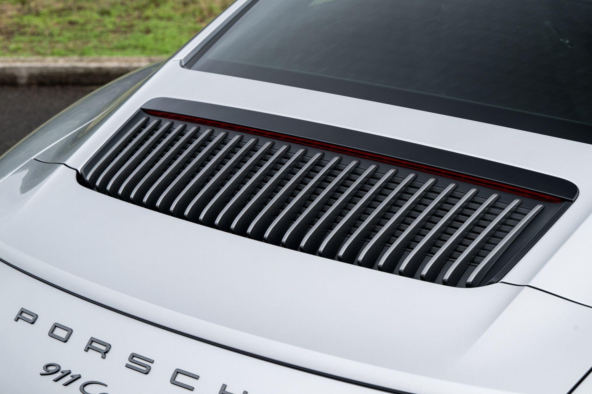 Porsche 911 view 31
