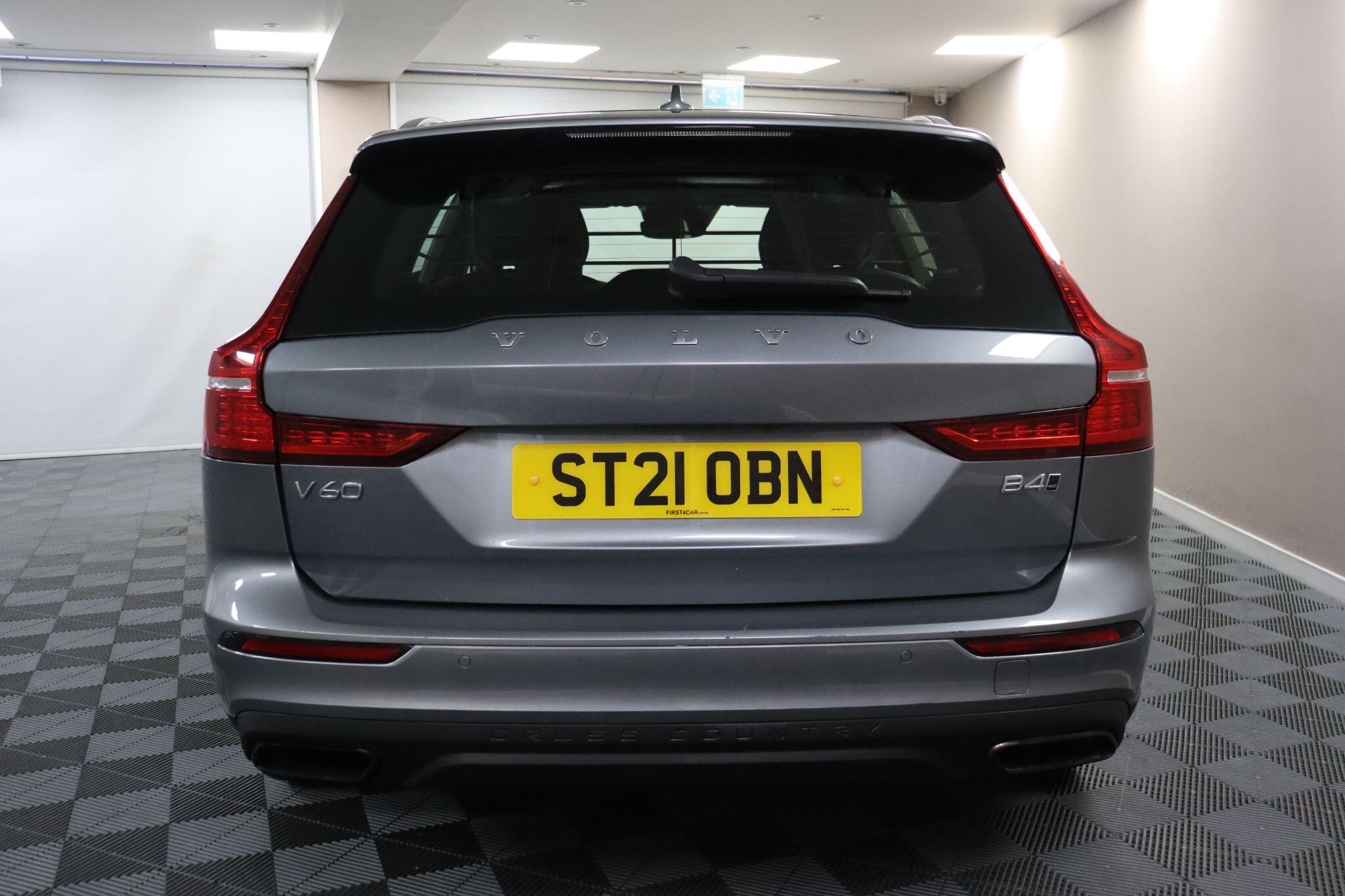 Volvo V60 Cross Country view 8