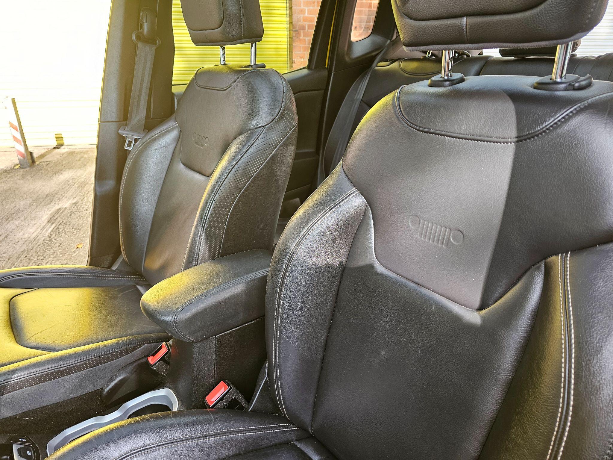 Jeep Renegade view 35