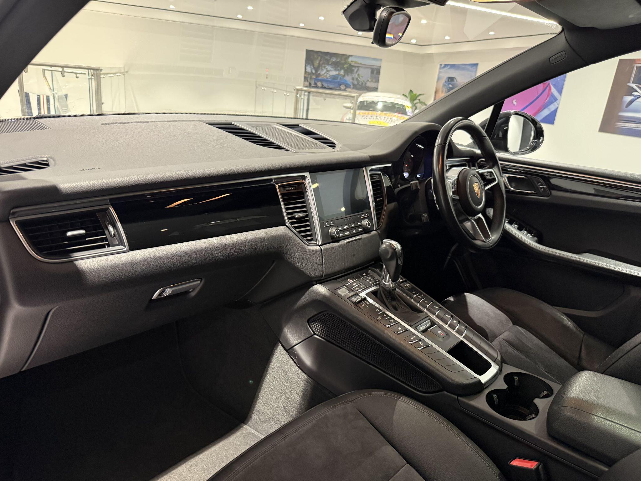 Porsche Macan view 63
