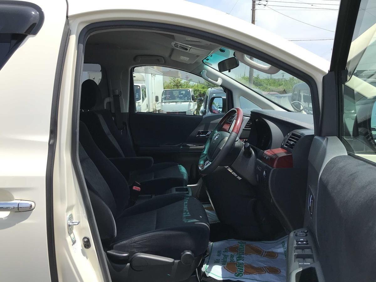 Toyota Alphard view 2