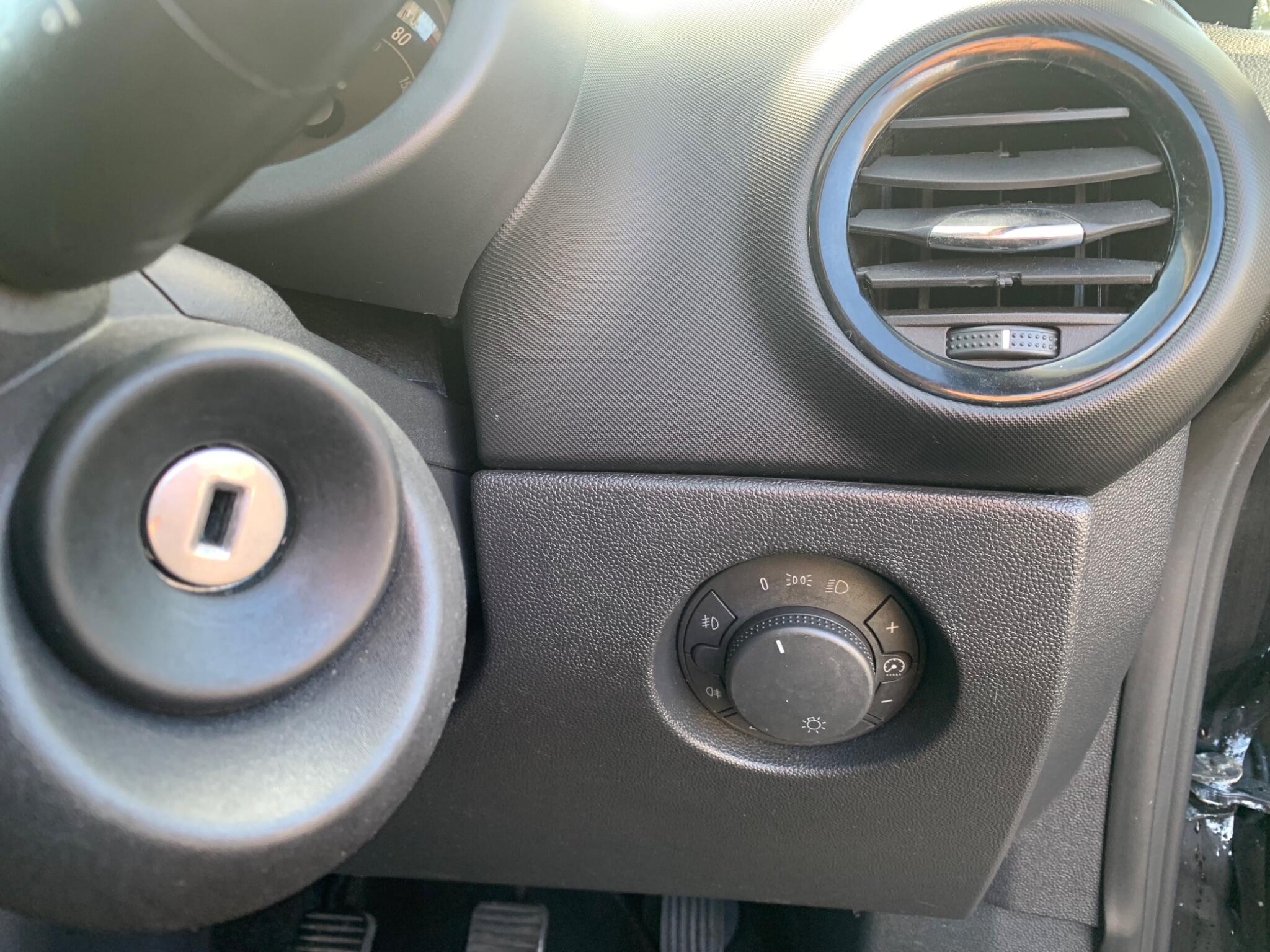 2009 Vauxhall Corsa image 34
